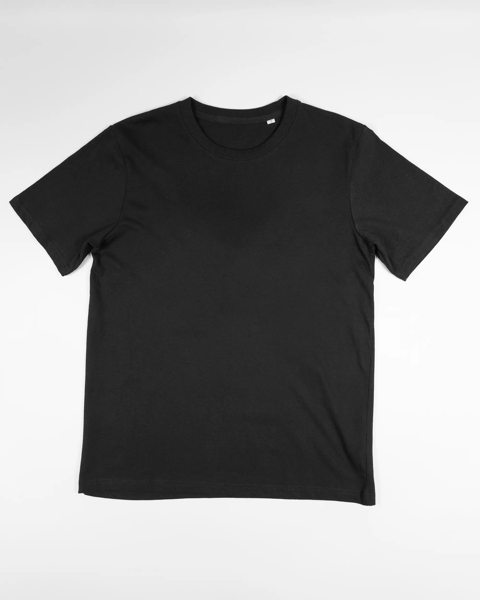 Vorderseite des Organic Unisex T-Shirt Relaxed von Maondo ohne Motiv in der Farbe Black und in der Größe S flach auf den Boden gelegt