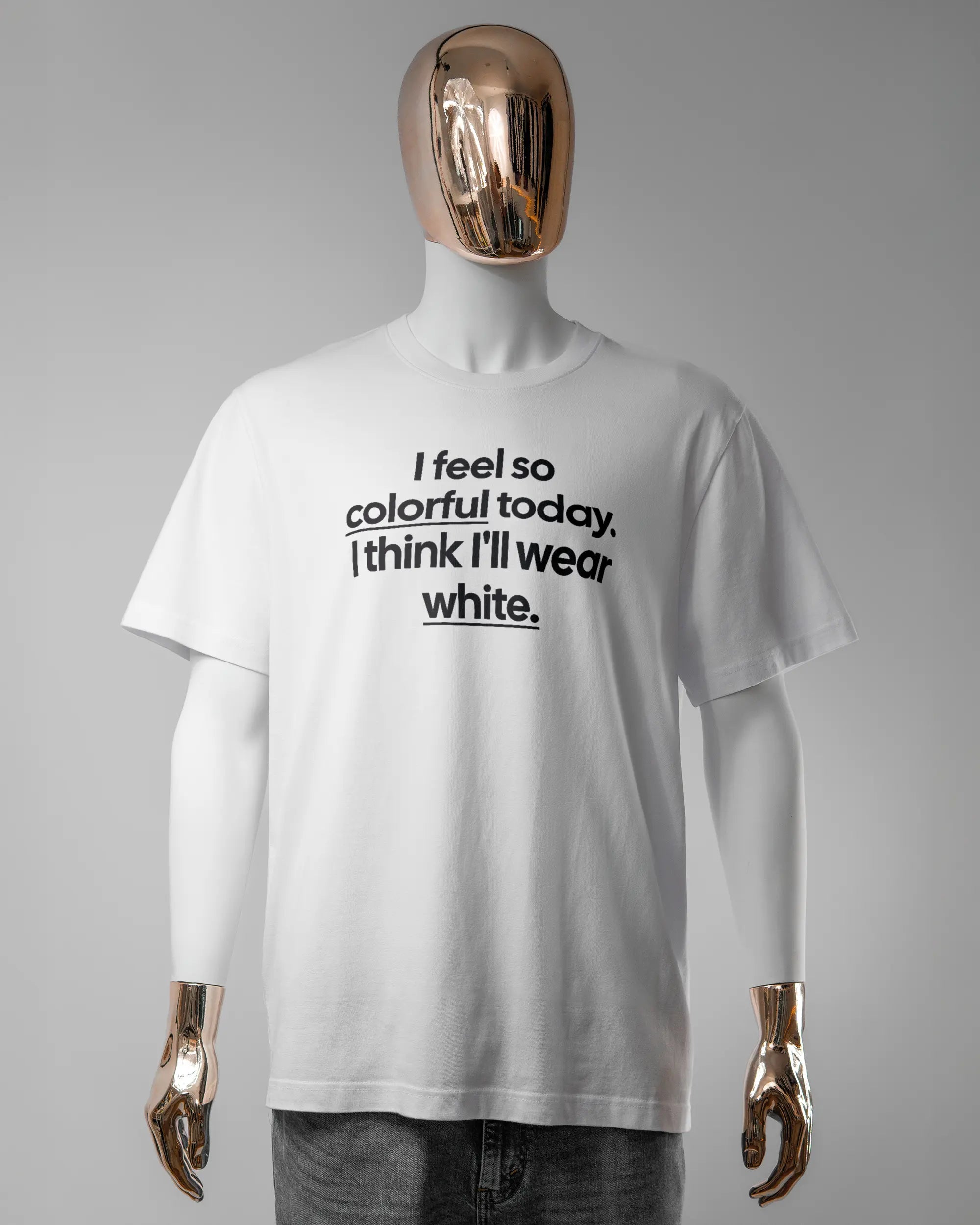 Vorderseite des Organic Unisex T-Shirt Relaxed von Maondo mit dem Design Colorful Day in der Farbe White und in der Größe L getragen von einer maskulinen Puppe