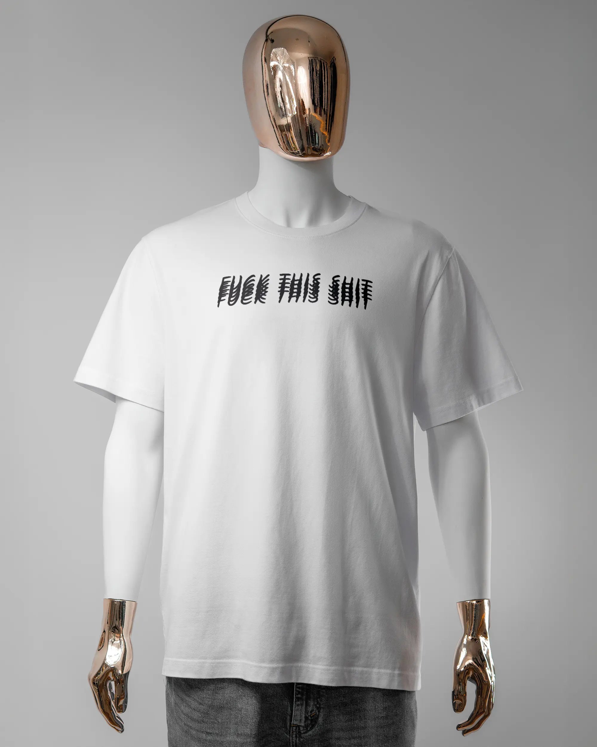 Vorderseite des Organic Unisex T-Shirt Relaxed von Maondo mit dem Design Hidden Message in der Farbe White und in der Größe L getragen von einer maskulinen Puppe