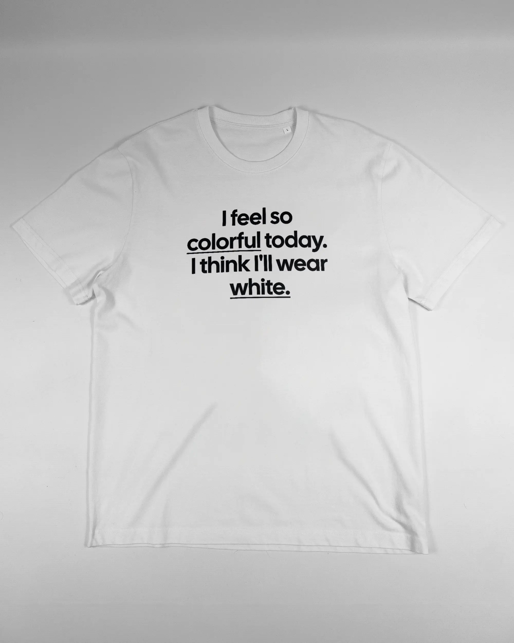 Vorderseite des Organic Unisex T-Shirt Relaxed von Maondo mit dem Design Colorful Day in der Farbe White und in der Größe L flach auf den Boden gelegt