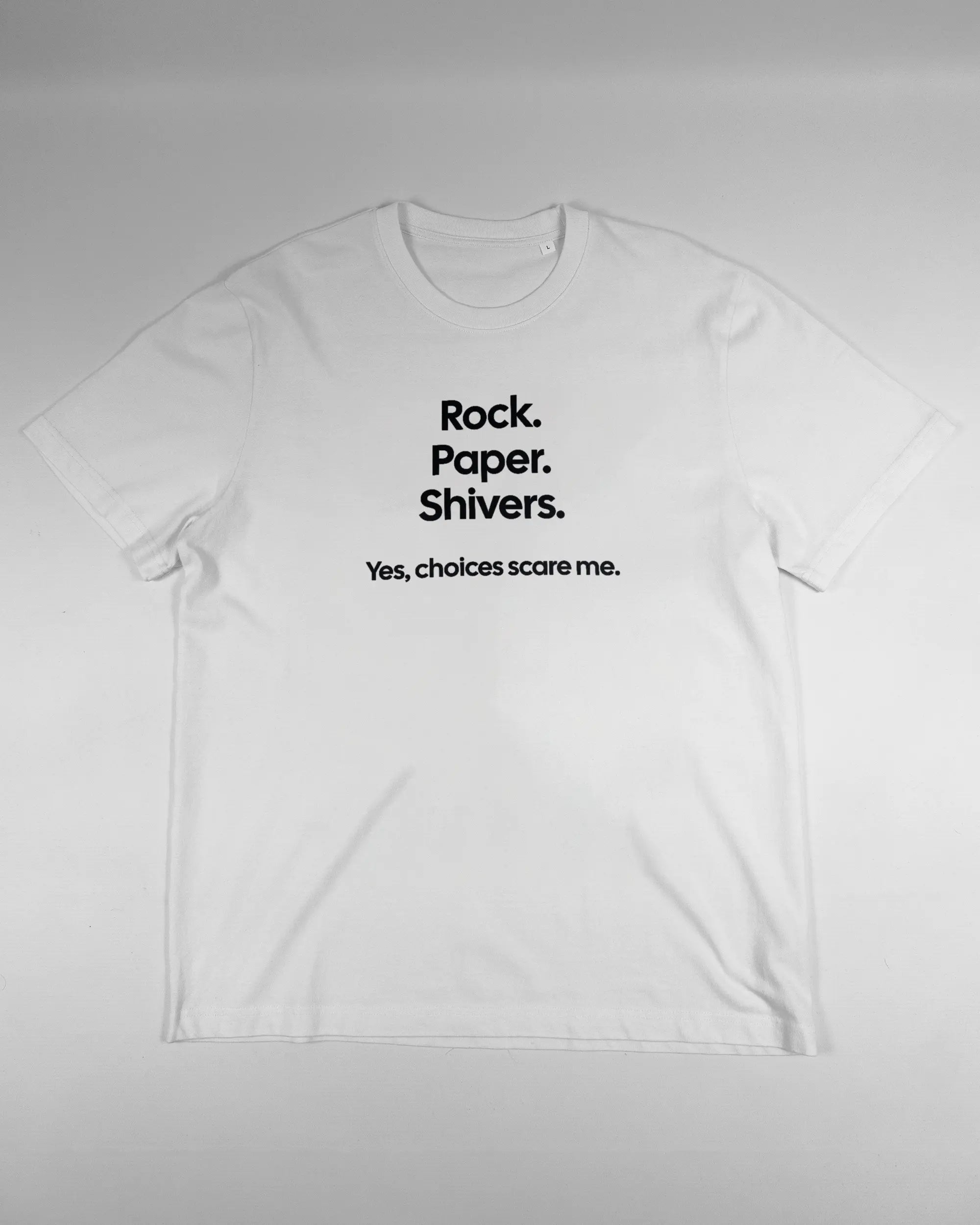 Vorderseite des Organic Unisex T-Shirt Relaxed von Maondo mit dem Design Rock Paper Shivers in der Farbe White und in der Größe L flach auf den Boden gelegt