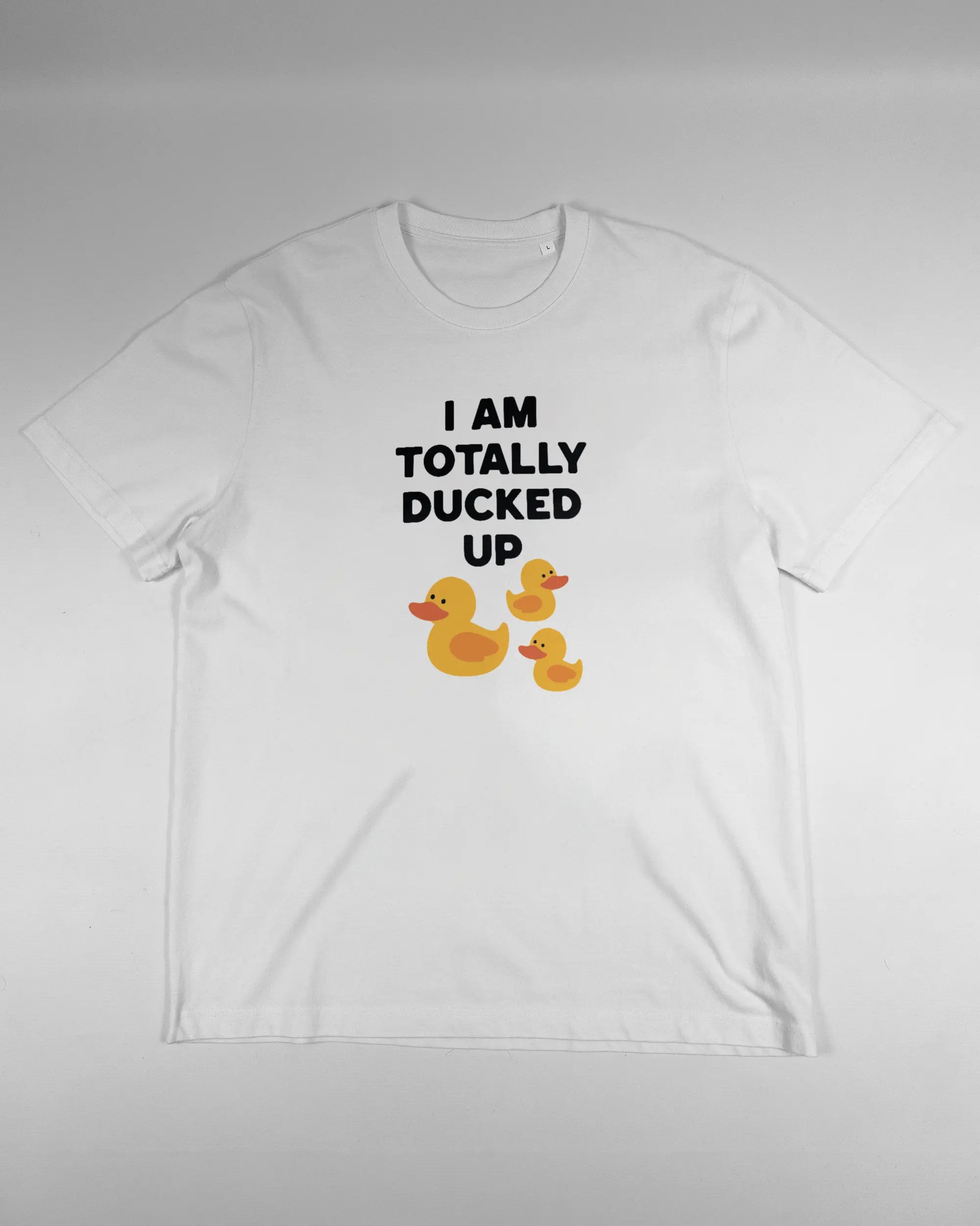 Vorderseite des Organic Unisex T-Shirt Relaxed von Maondo mit dem Design Ducked Up in der Farbe White und in der Größe L flach auf den Boden gelegt