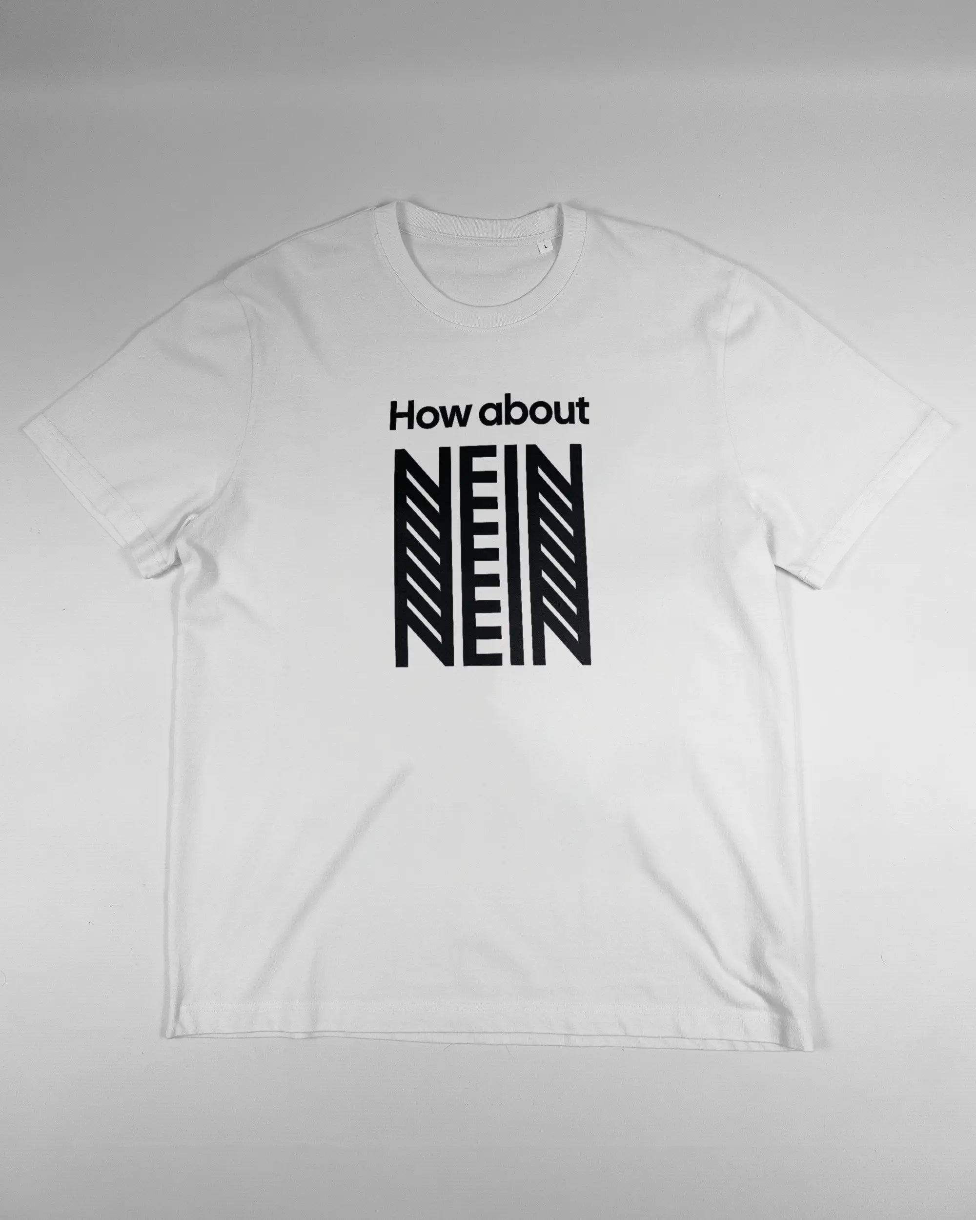 Vorderseite des Organic Unisex T-Shirt Relaxed von Maondo mit dem Design How about nein in der Farbe White und in der Größe L flach auf den Boden gelegt