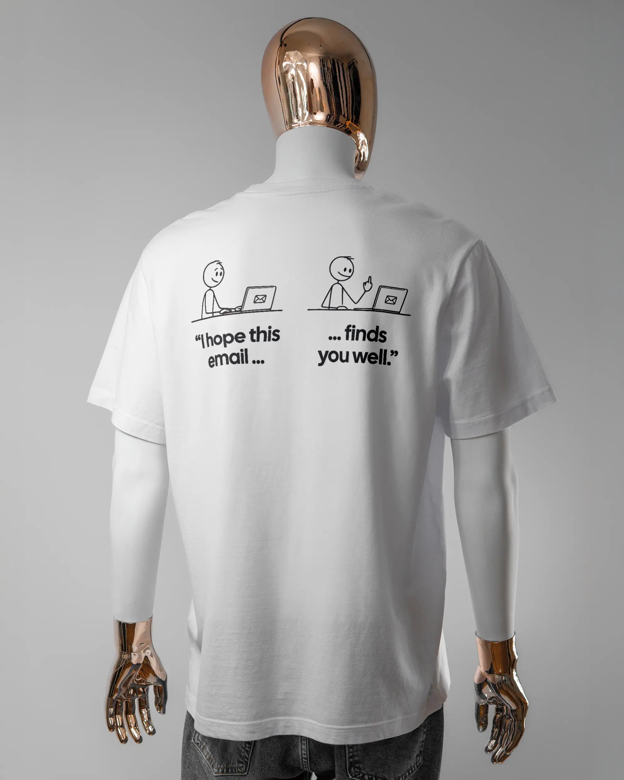 Rückseite des Organic Unisex T-Shirt Relaxed von Maondo mit dem Design Found me not well in der Farbe White und in der Größe L getragen von einer maskulinen Puppe