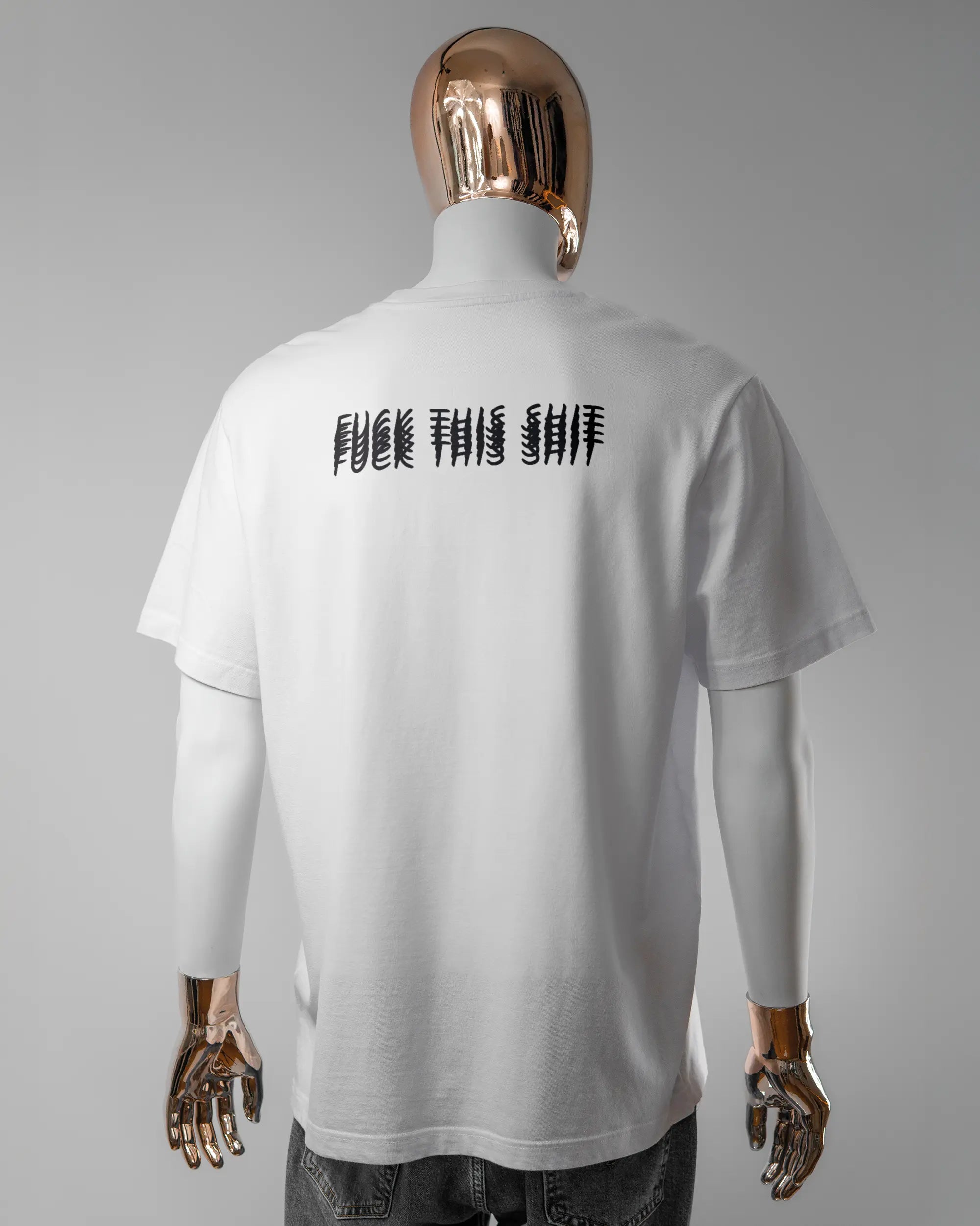 Rückseite des Organic Unisex T-Shirt Relaxed von Maondo mit dem Design Hidden Message in der Farbe White und in der Größe L getragen von einer maskulinen Puppe