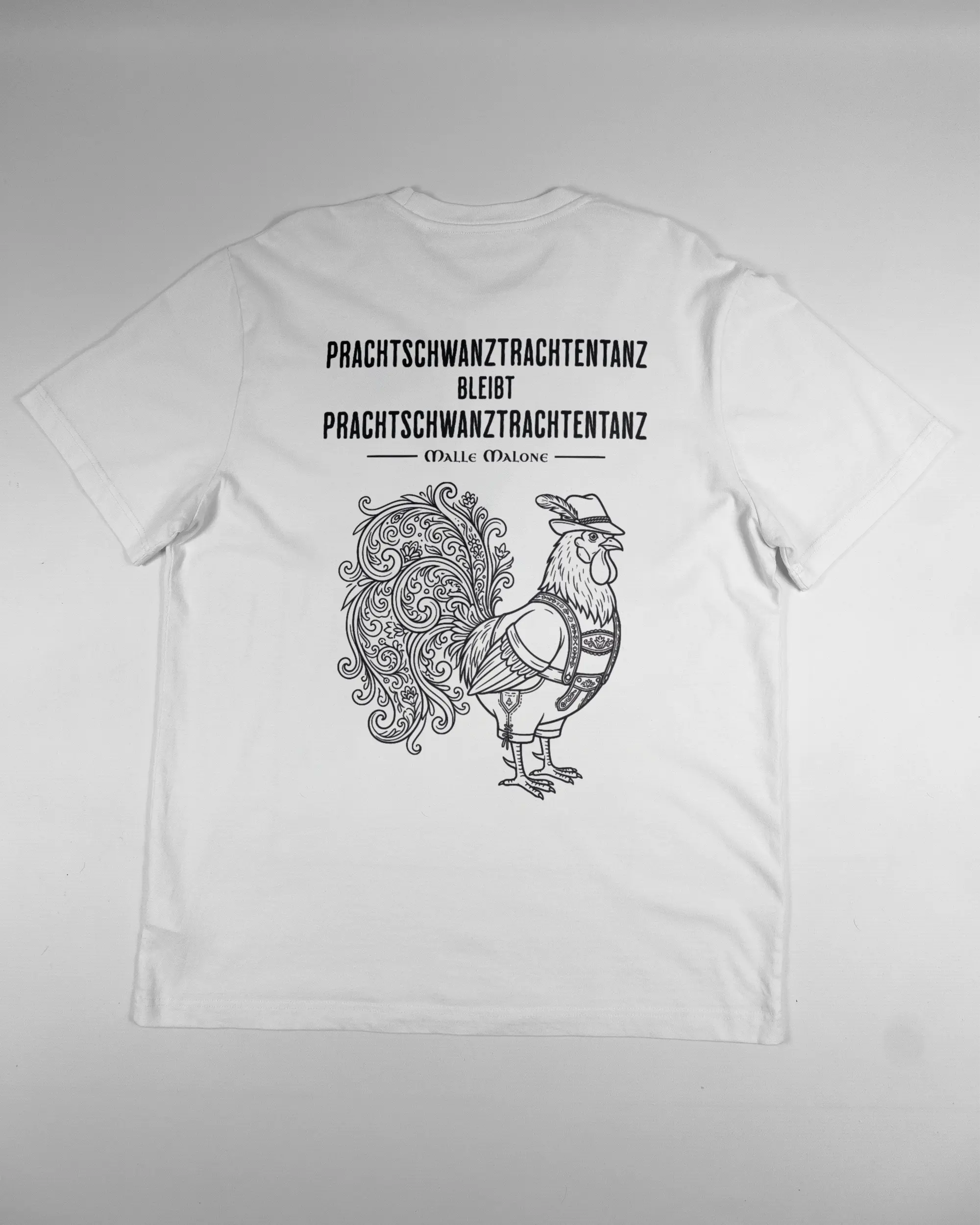Rückseite des Organic Unisex T-Shirt Relaxed von Maondo mit dem Design Trachtentanz in der Farbe White und in der Größe L flach auf den Boden gelegt