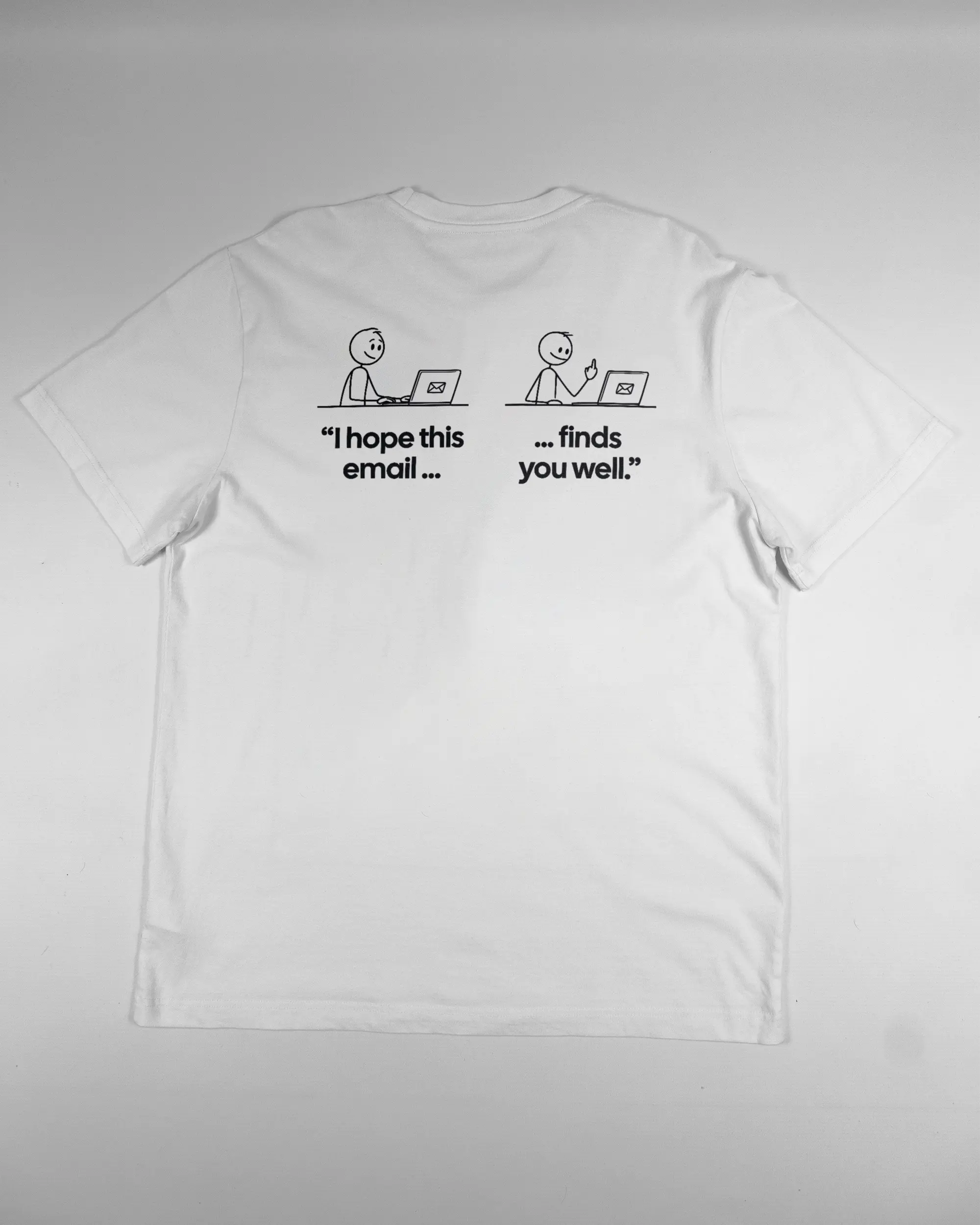 Rückseite des Organic Unisex T-Shirt Relaxed von Maondo mit dem Design Found me not well in der Farbe White und in der Größe L flach auf den Boden gelegt