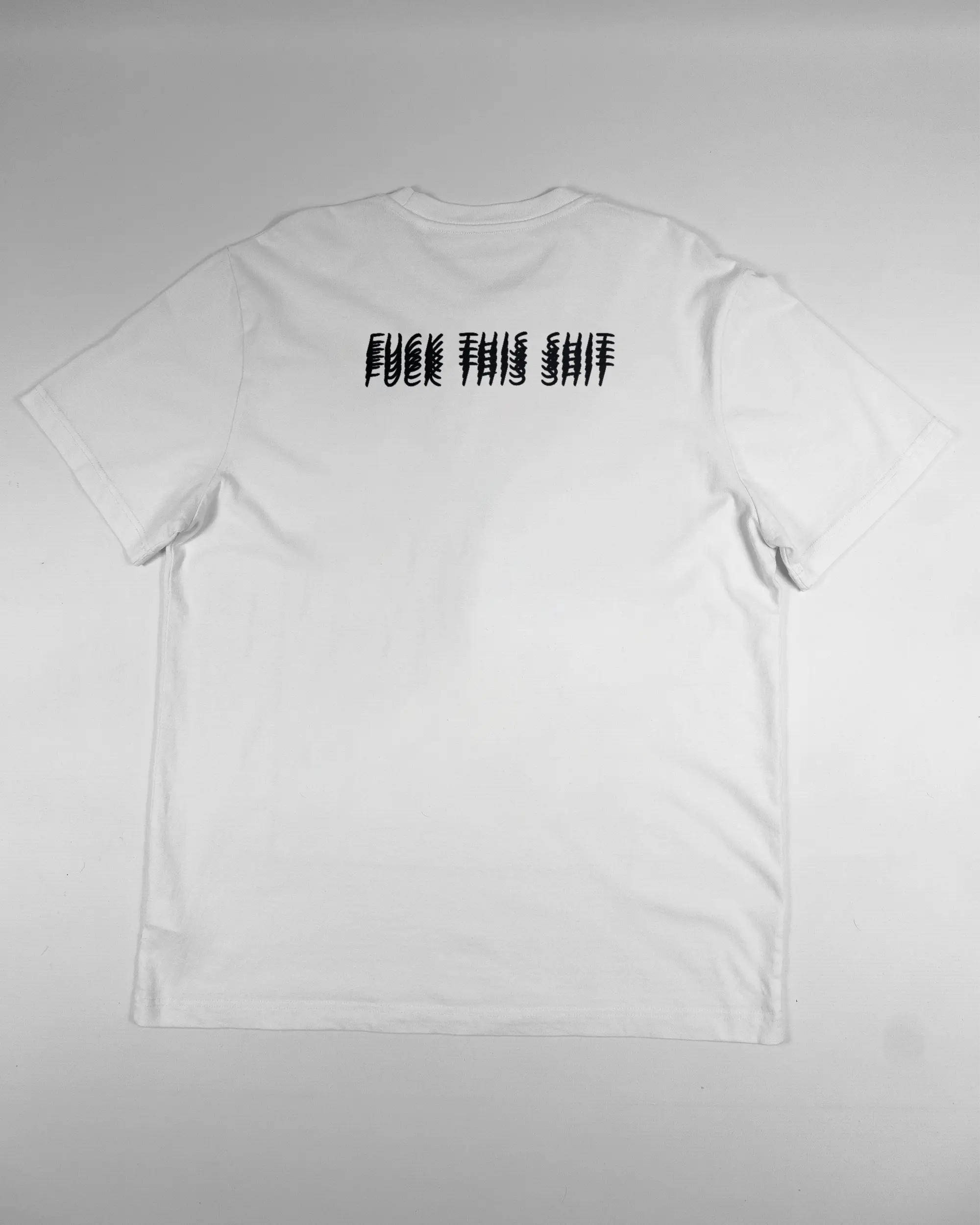 Rückseite des Organic Unisex T-Shirt Relaxed von Maondo mit dem Design Hidden Message in der Farbe White und in der Größe L flach auf den Boden gelegt