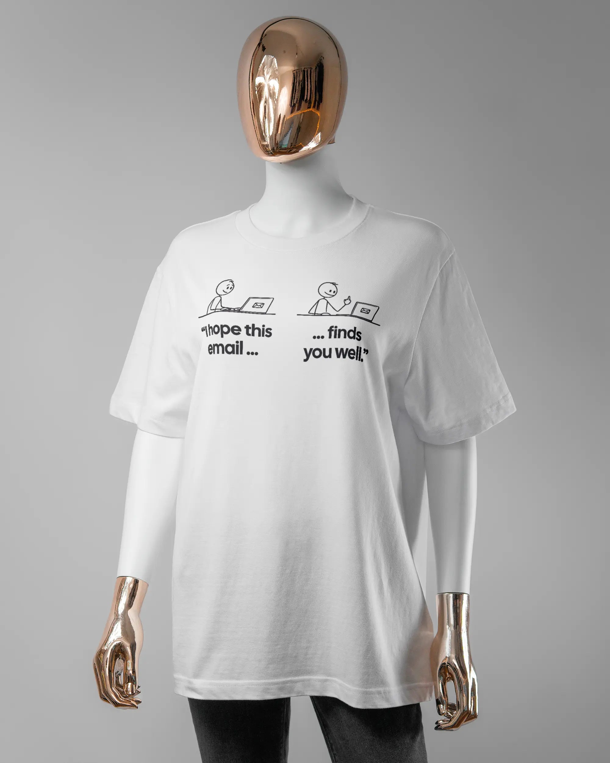 Vorderseite des Organic Unisex T-Shirt Relaxed von Maondo mit dem Design Found me not well in der Farbe White und in der Größe S getragen von einer femininen Puppe