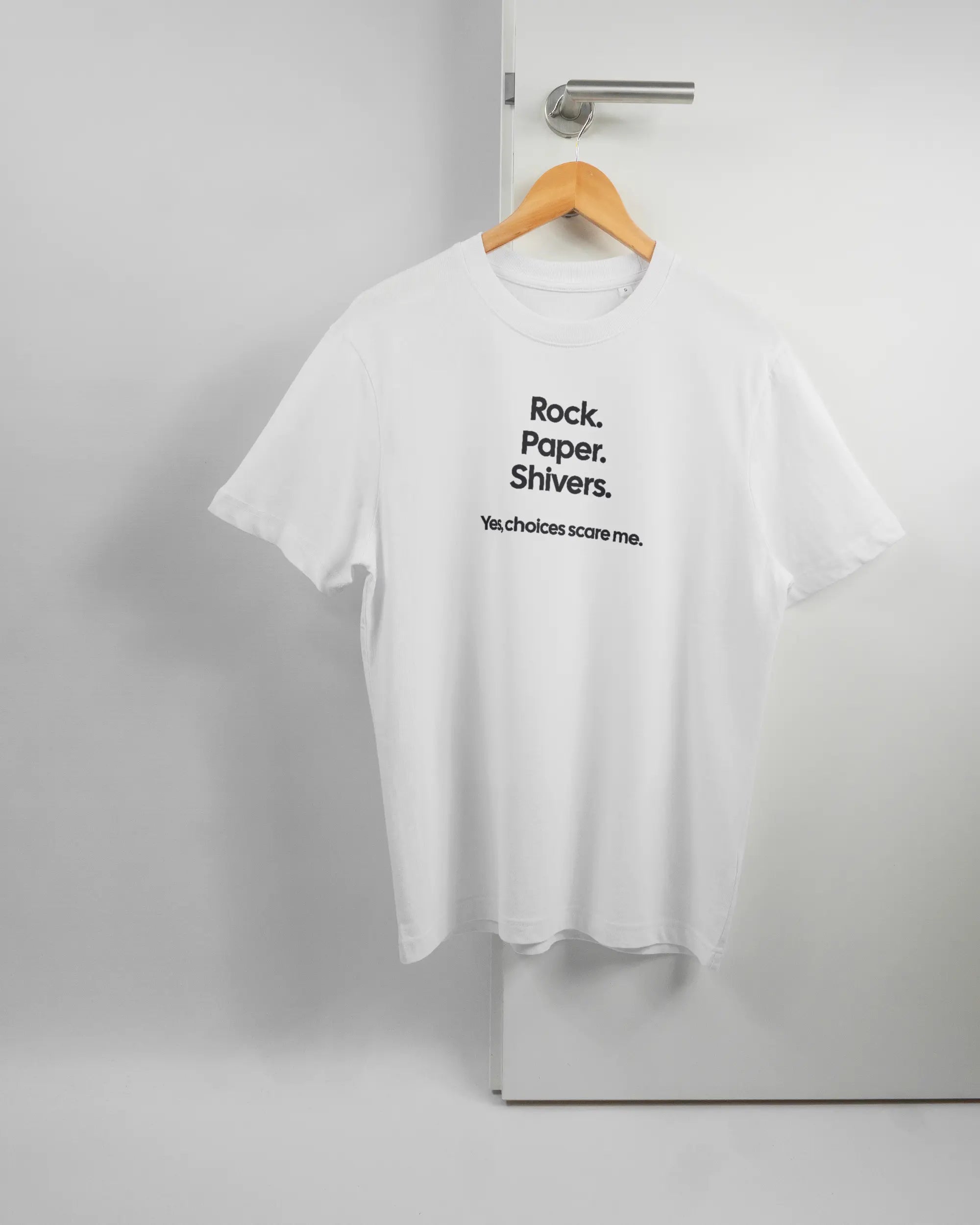 Vorderseite des Organic Unisex T-Shirt Relaxed von Maondo mit dem Design Rock Paper Shivers in der Farbe White und in der Größe S auf einem Bügel an der Türklinke aufgehängt