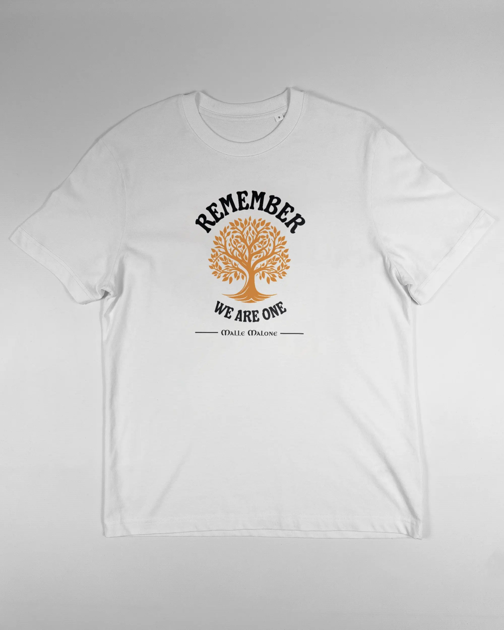 Vorderseite des Organic Unisex T-Shirt Relaxed von Maondo mit dem Design We are one in der Farbe White und in der Größe S flach auf den Boden gelegt