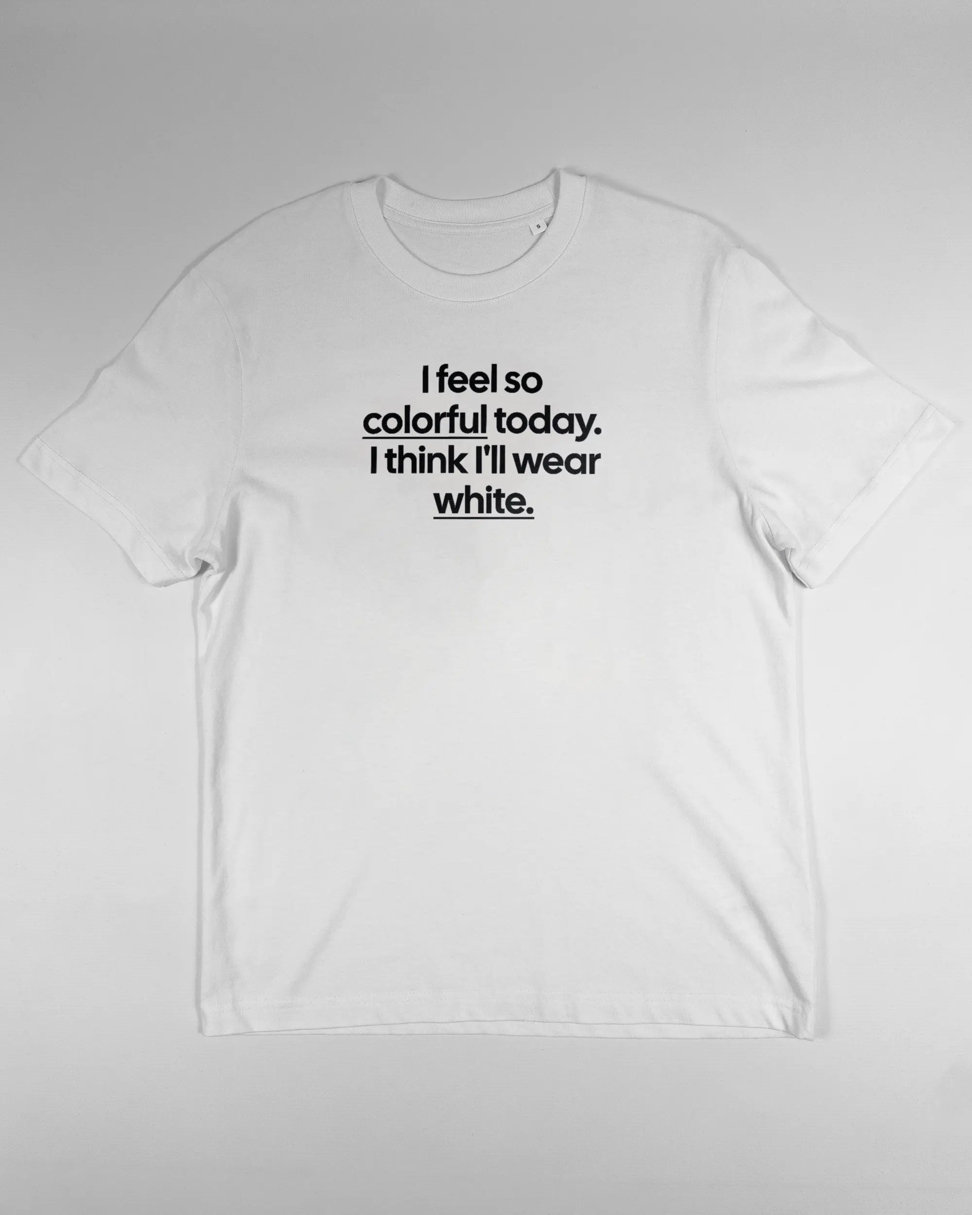 Vorderseite des Organic Unisex T-Shirt Relaxed von Maondo mit dem Design Colorful Day in der Farbe White und in der Größe S flach auf den Boden gelegt