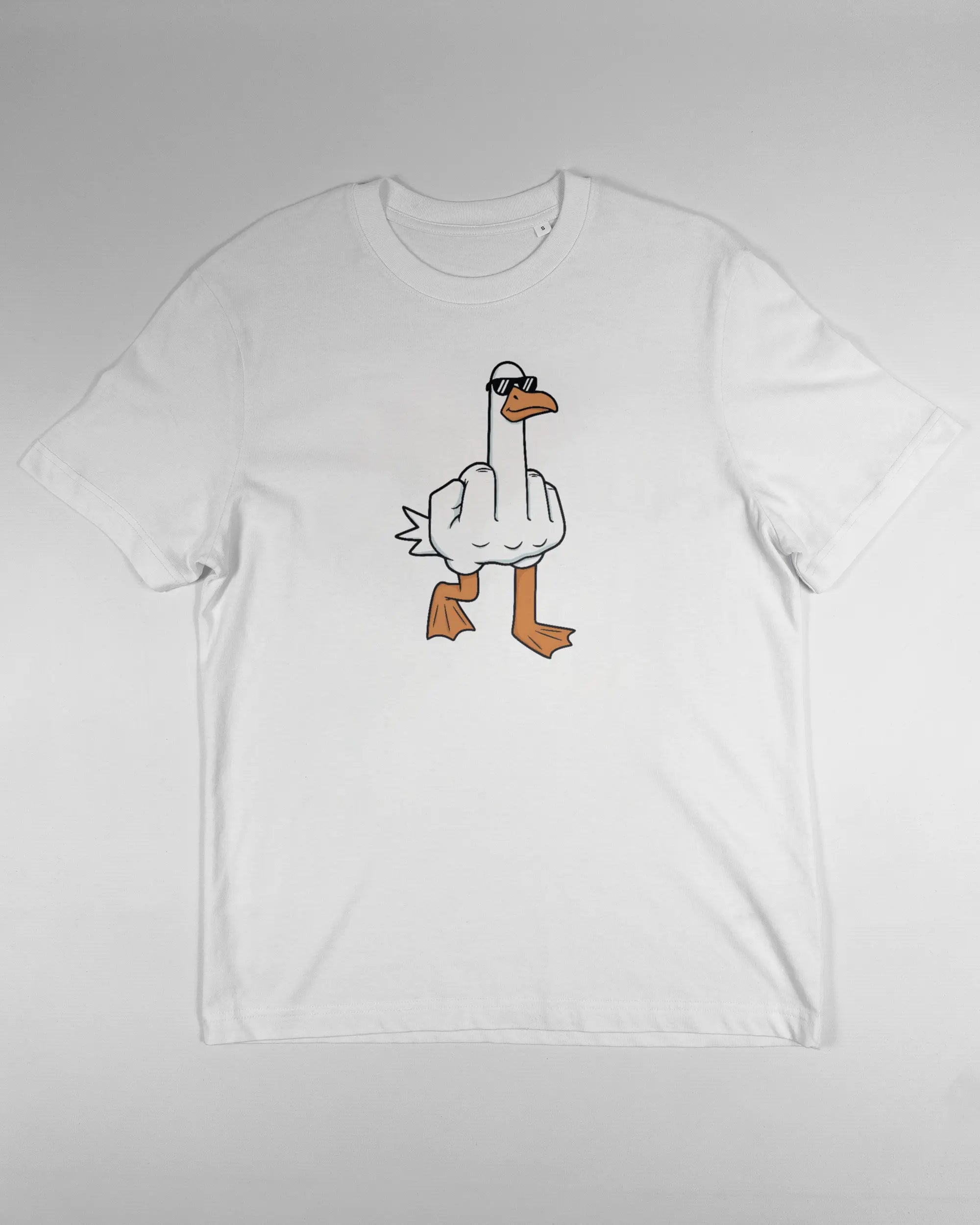 Vorderseite des Organic Unisex T-Shirt Relaxed von Maondo mit dem Design I give a duck in der Farbe White und in der Größe S flach auf den Boden gelegt