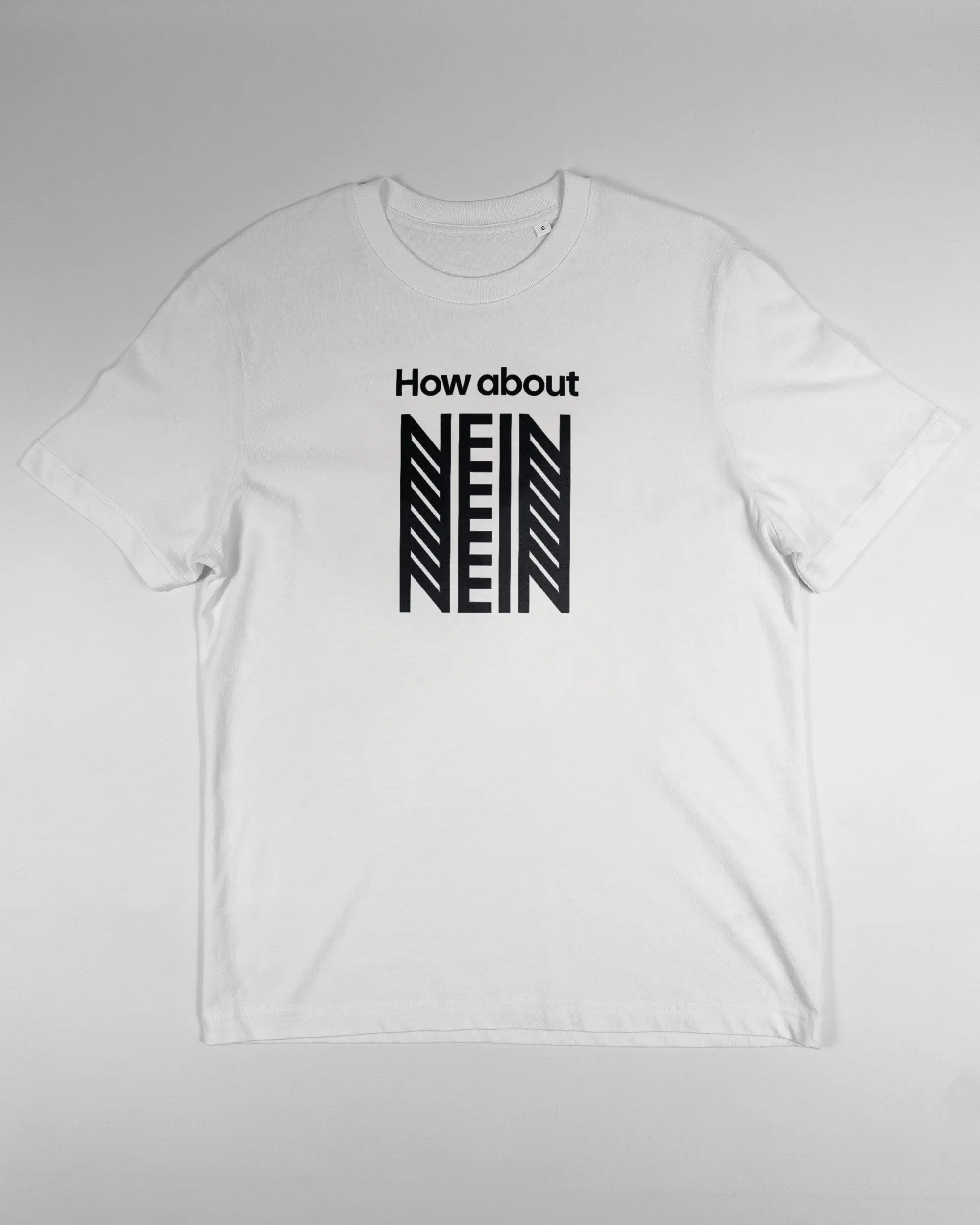 Vorderseite des Organic Unisex T-Shirt Relaxed von Maondo mit dem Design How about nein in der Farbe White und in der Größe S flach auf den Boden gelegt