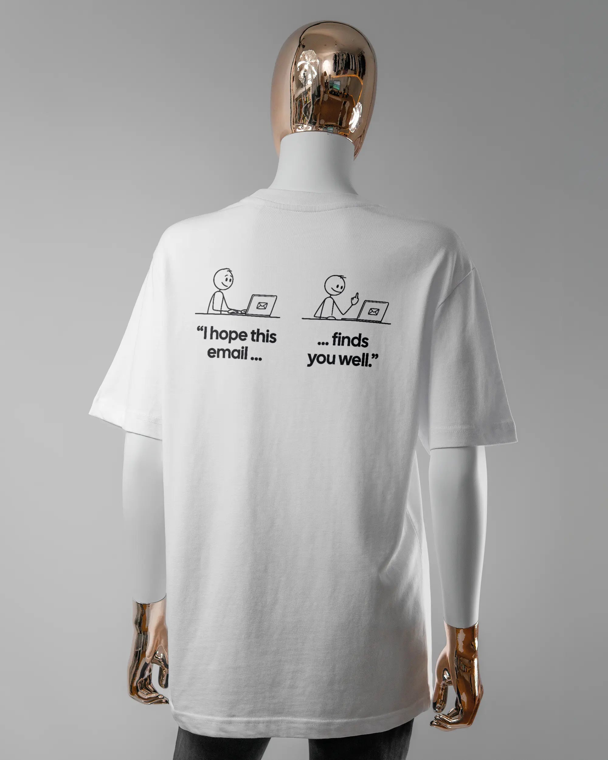 Rückseite des Organic Unisex T-Shirt Relaxed von Maondo mit dem Design Found me not well in der Farbe White und in der Größe S getragen von einer femininen Puppe