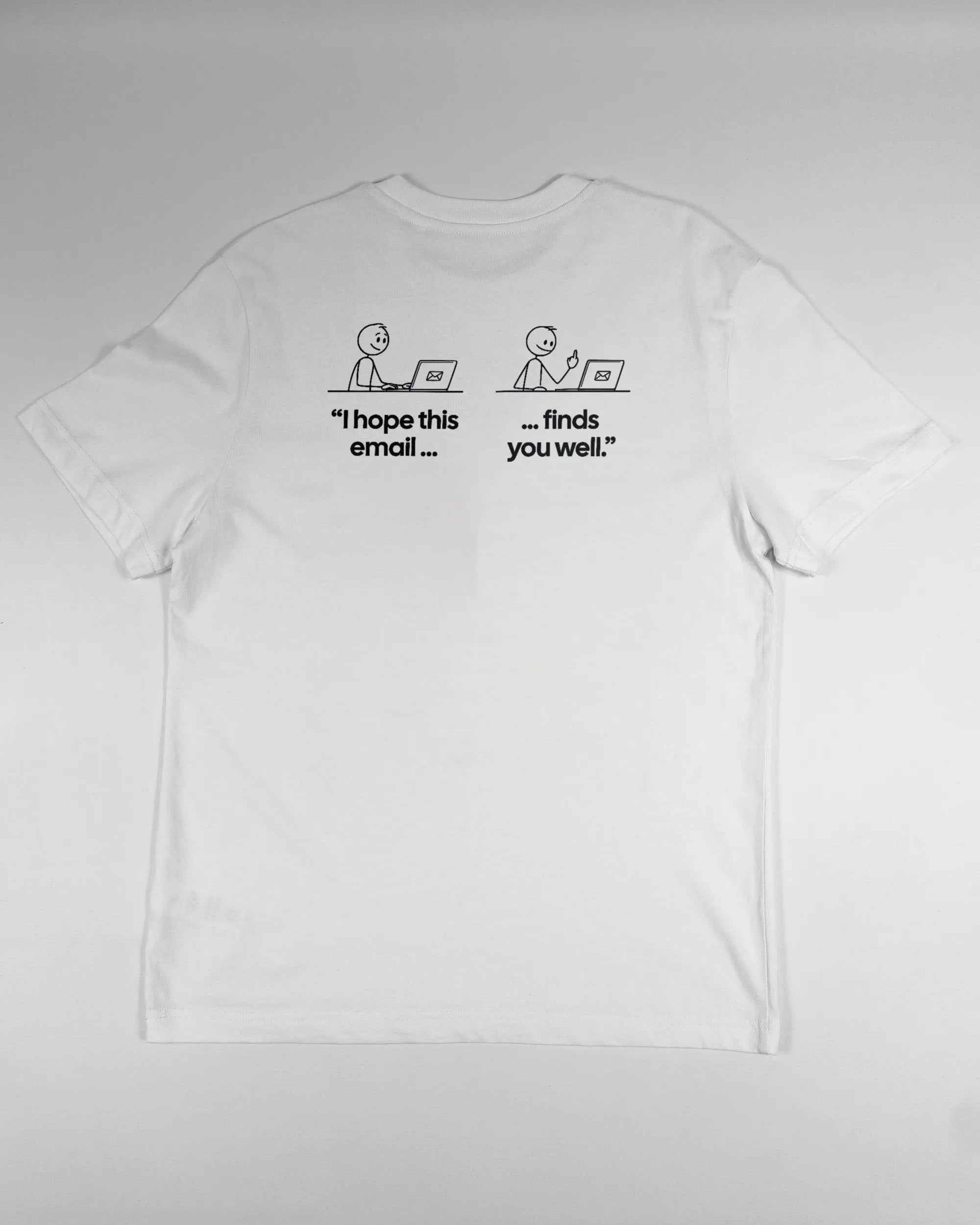 Rückseite des Organic Unisex T-Shirt Relaxed von Maondo mit dem Design Found me not well in der Farbe White und in der Größe S flach auf den Boden gelegt