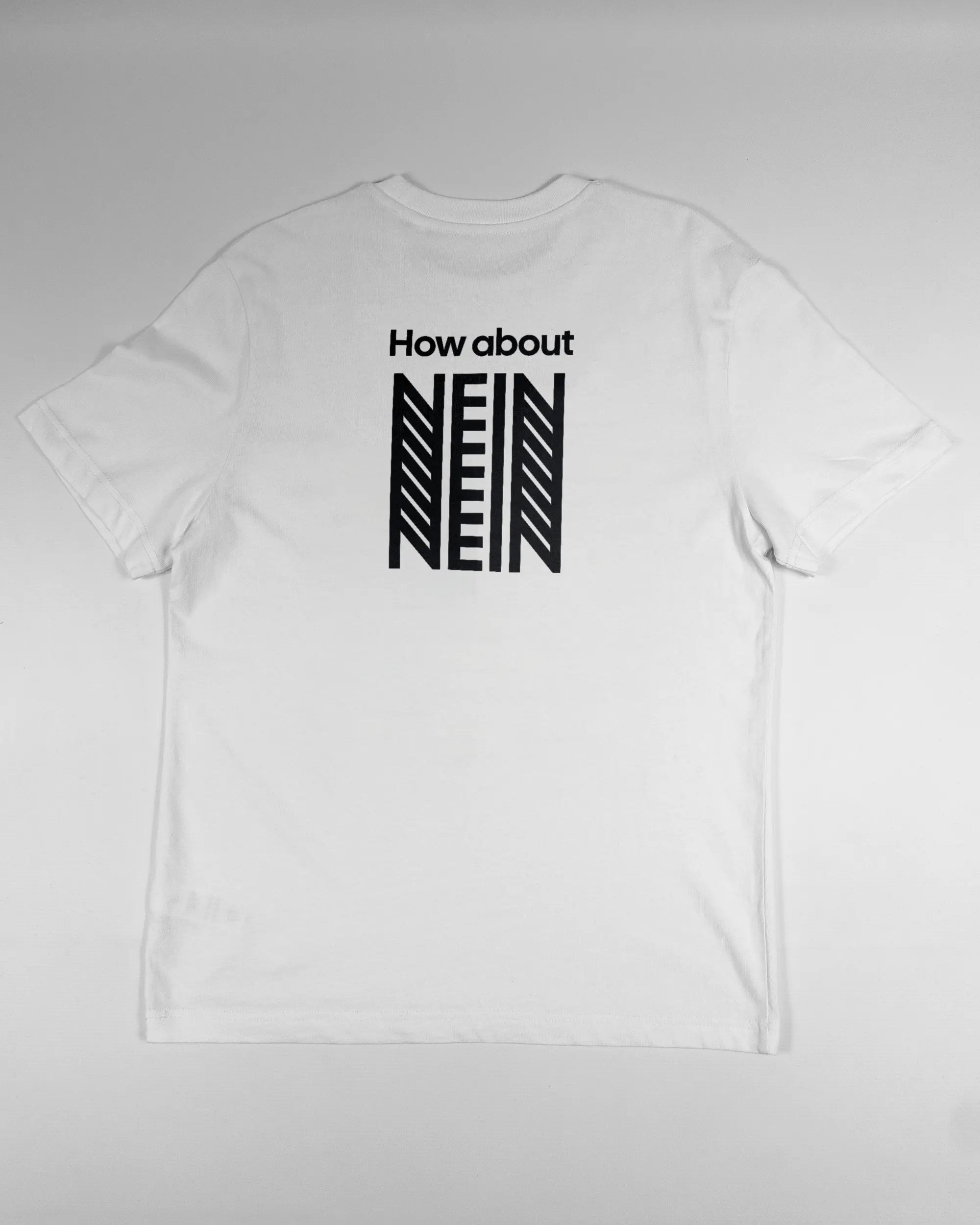 Rückseite des Organic Unisex T-Shirt Relaxed von Maondo mit dem Design How about nein in der Farbe White und in der Größe S flach auf den Boden gelegt