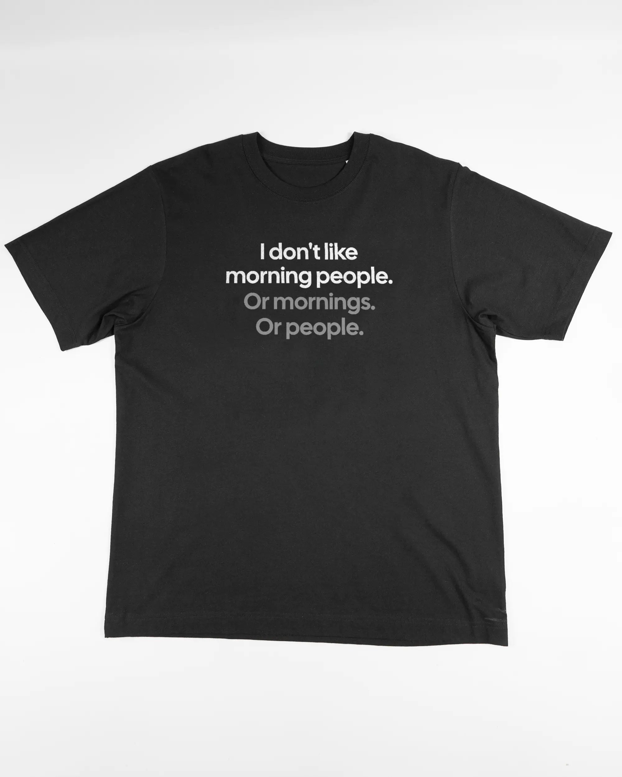 Vorderseite des Organic Unisex T-Shirt Heavy Oversized von Maondo mit dem Design Morning Person in der Farbe Black und in der Größe L flach auf den Boden gelegt