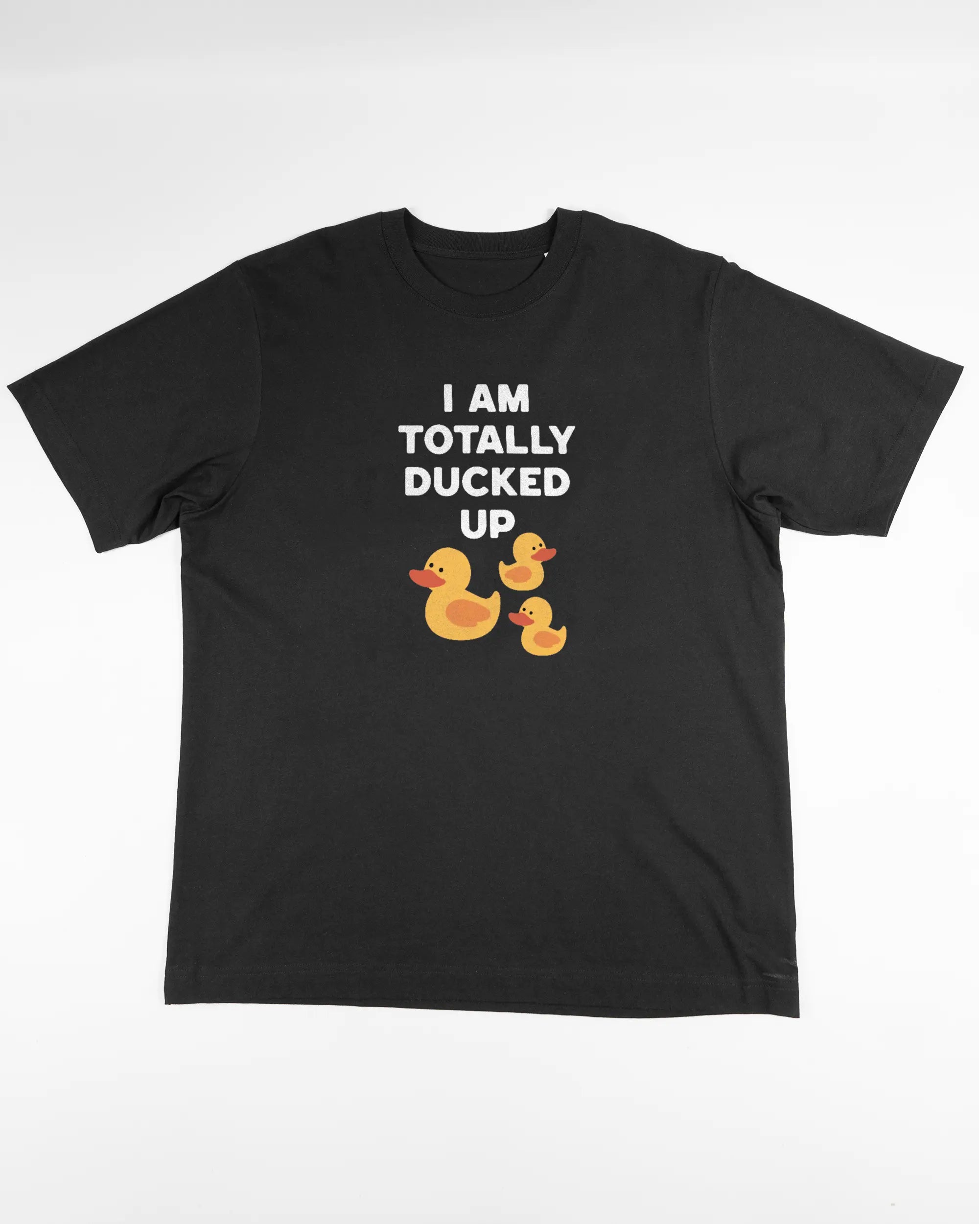 Vorderseite des Organic Unisex T-Shirt Heavy Oversized von Maondo mit dem Design Ducked Up in der Farbe Black und in der Größe L flach auf den Boden gelegt