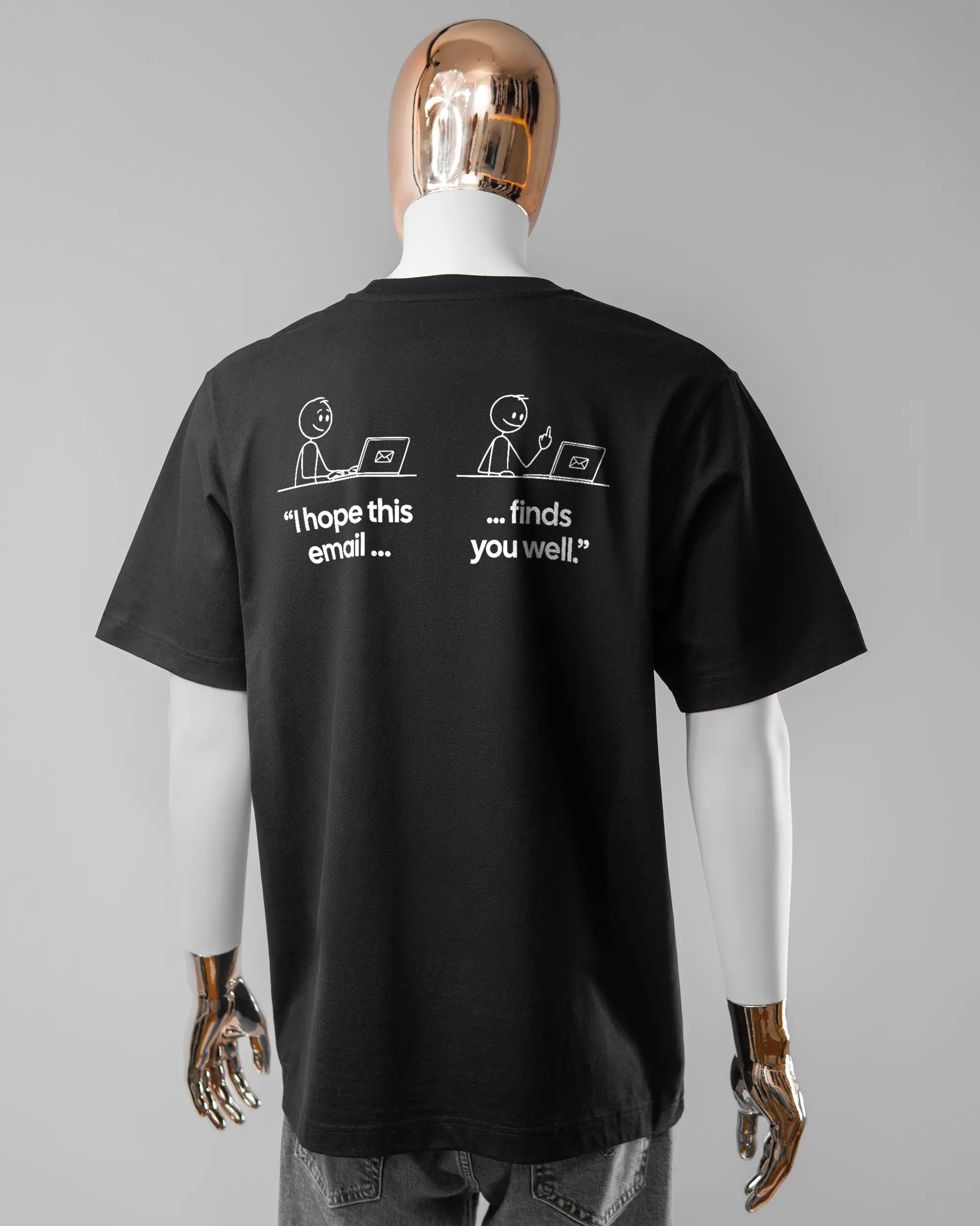 Rückseite des Organic Unisex T-Shirt Heavy Oversized von Maondo mit dem Design Found me not well in der Farbe Black und in der Größe L getragen von einer maskulinen Puppe