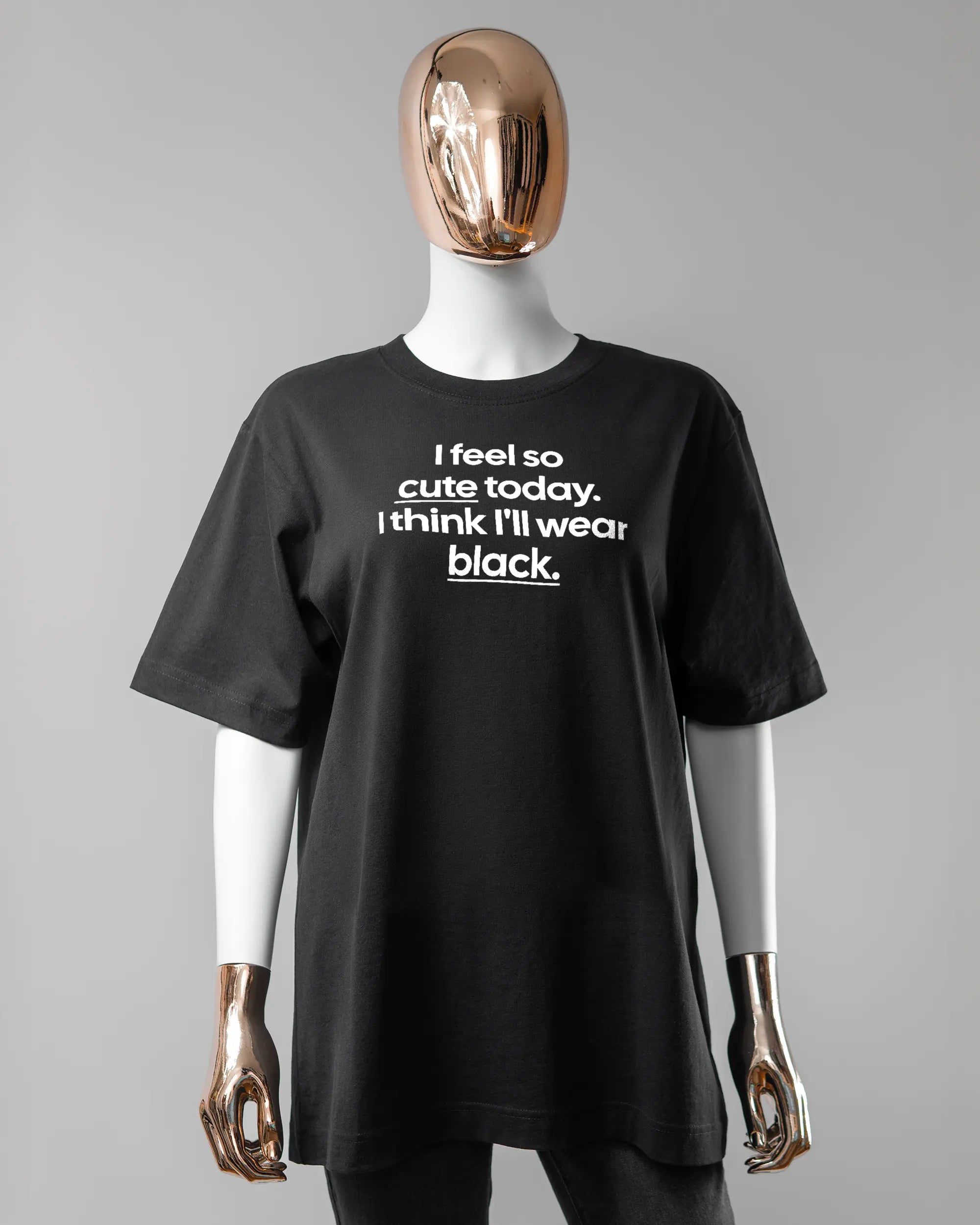 Vorderseite des Organic Unisex T-Shirt Heavy Oversized von Maondo mit dem Design Colorful Day in der Farbe Black und in der Größe S getragen von einer femininen Puppe