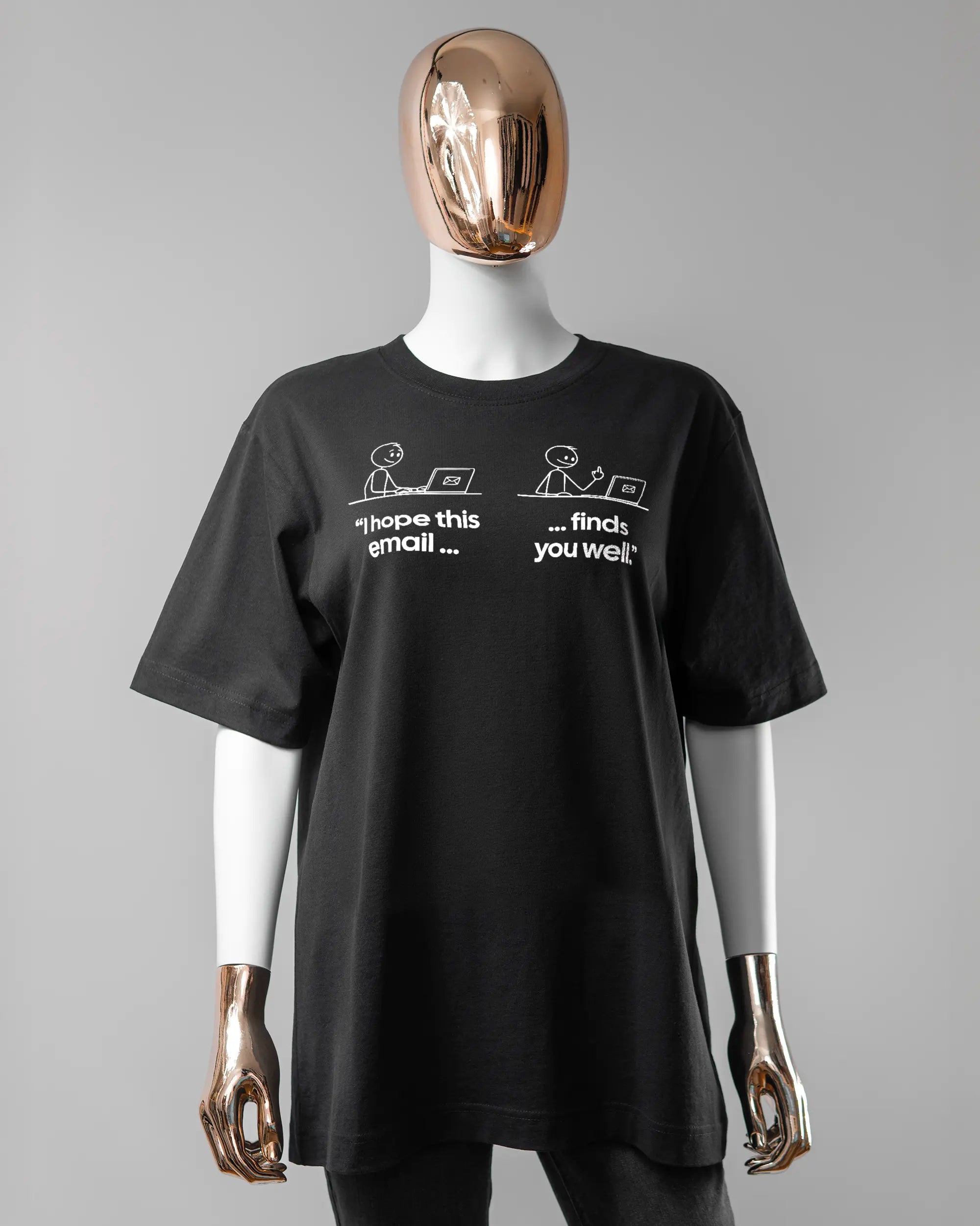 Vorderseite des Organic Unisex T-Shirt Heavy Oversized von Maondo mit dem Design Found me not well in der Farbe Black und in der Größe S getragen von einer femininen Puppe