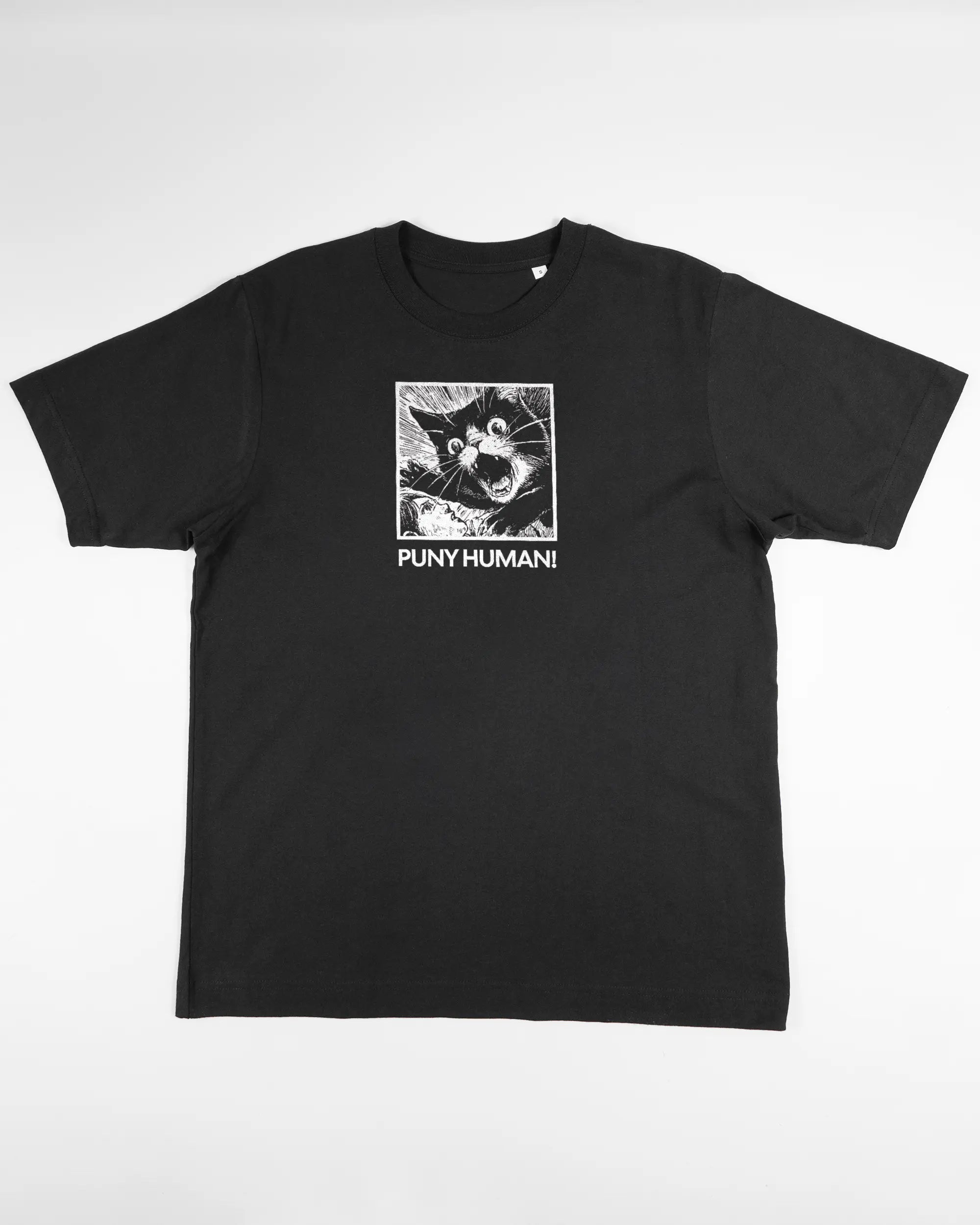 Vorderseite des Organic Unisex T-Shirt Heavy Oversized von Maondo mit dem Design Puny Human in der Farbe Black und in der Größe S flach auf den Boden gelegt