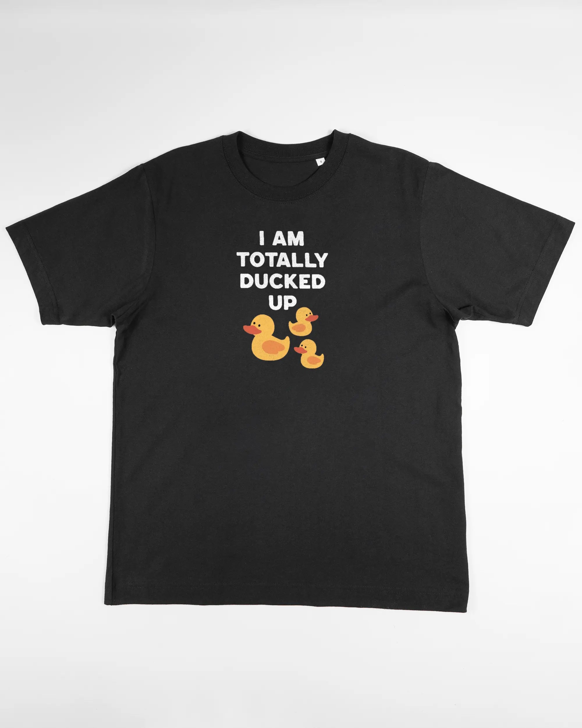 Vorderseite des Organic Unisex T-Shirt Heavy Oversized von Maondo mit dem Design Ducked Up in der Farbe Black und in der Größe S flach auf den Boden gelegt