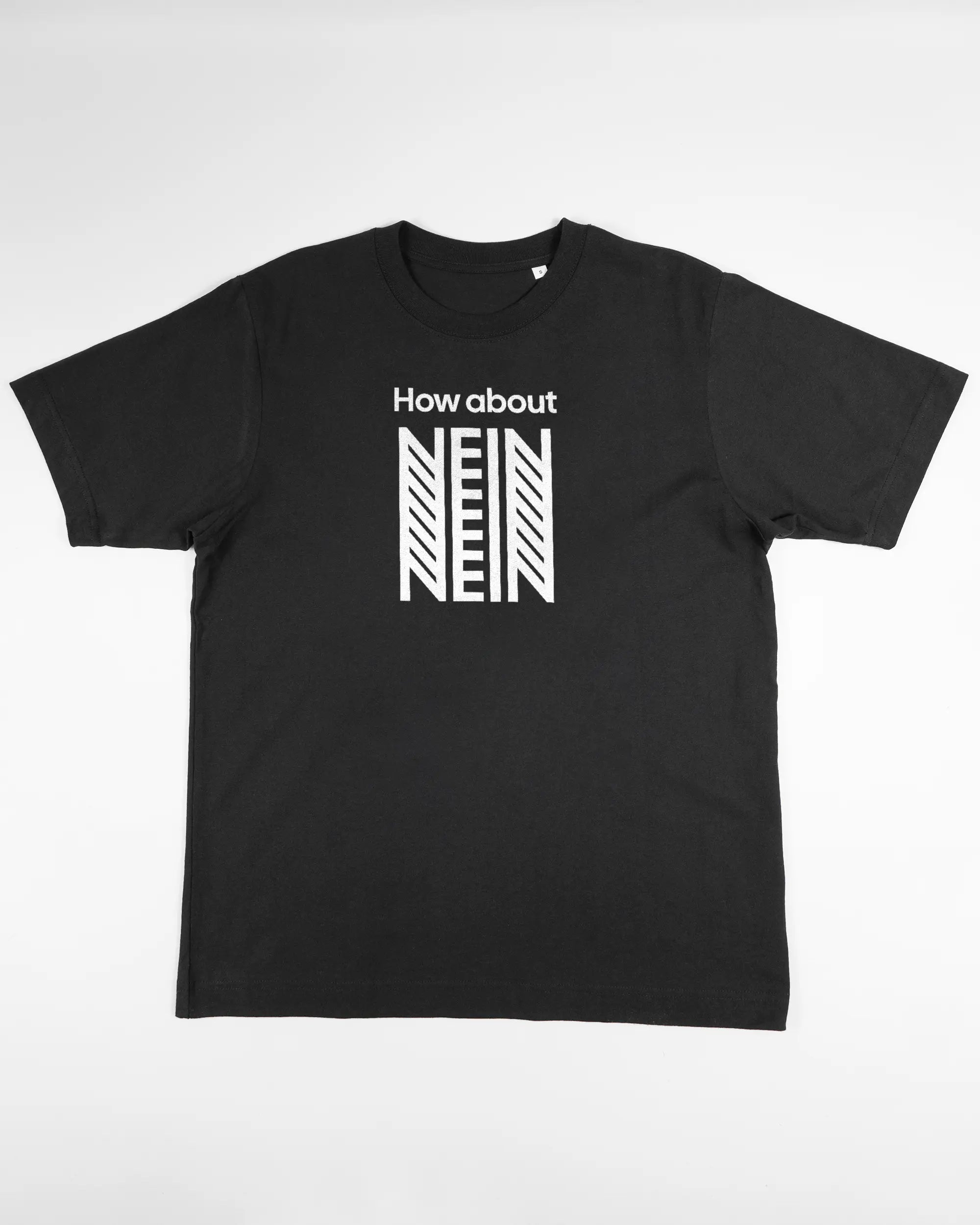 Vorderseite des Organic Unisex T-Shirt Heavy Oversized von Maondo mit dem Design How about nein in der Farbe Black und in der Größe S flach auf den Boden gelegt