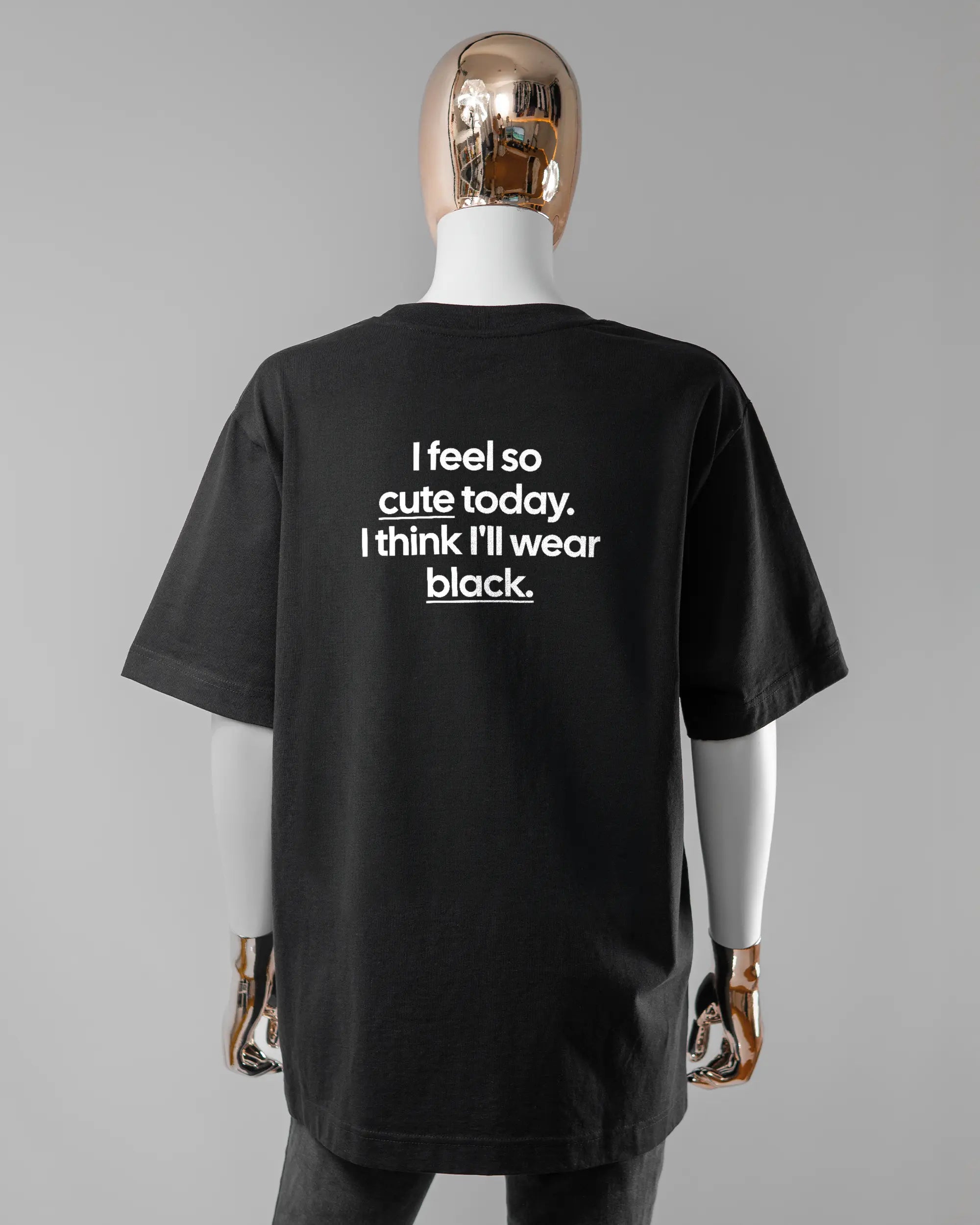 Rückseite des Organic Unisex T-Shirt Heavy Oversized von Maondo mit dem Design Colorful Day in der Farbe Black und in der Größe S getragen von einer femininen Puppe