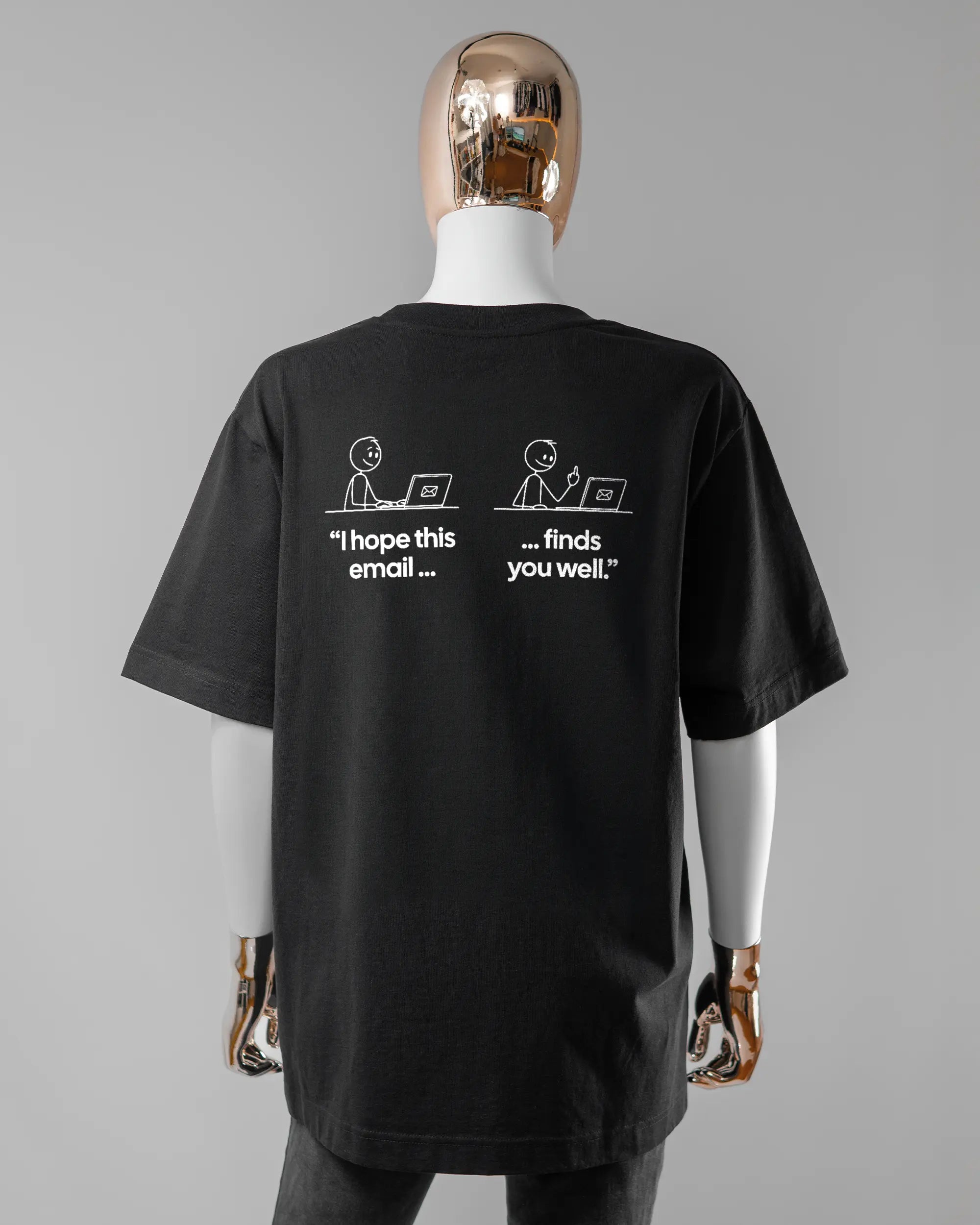 Rückseite des Organic Unisex T-Shirt Heavy Oversized von Maondo mit dem Design Found me not well in der Farbe Black und in der Größe S getragen von einer femininen Puppe