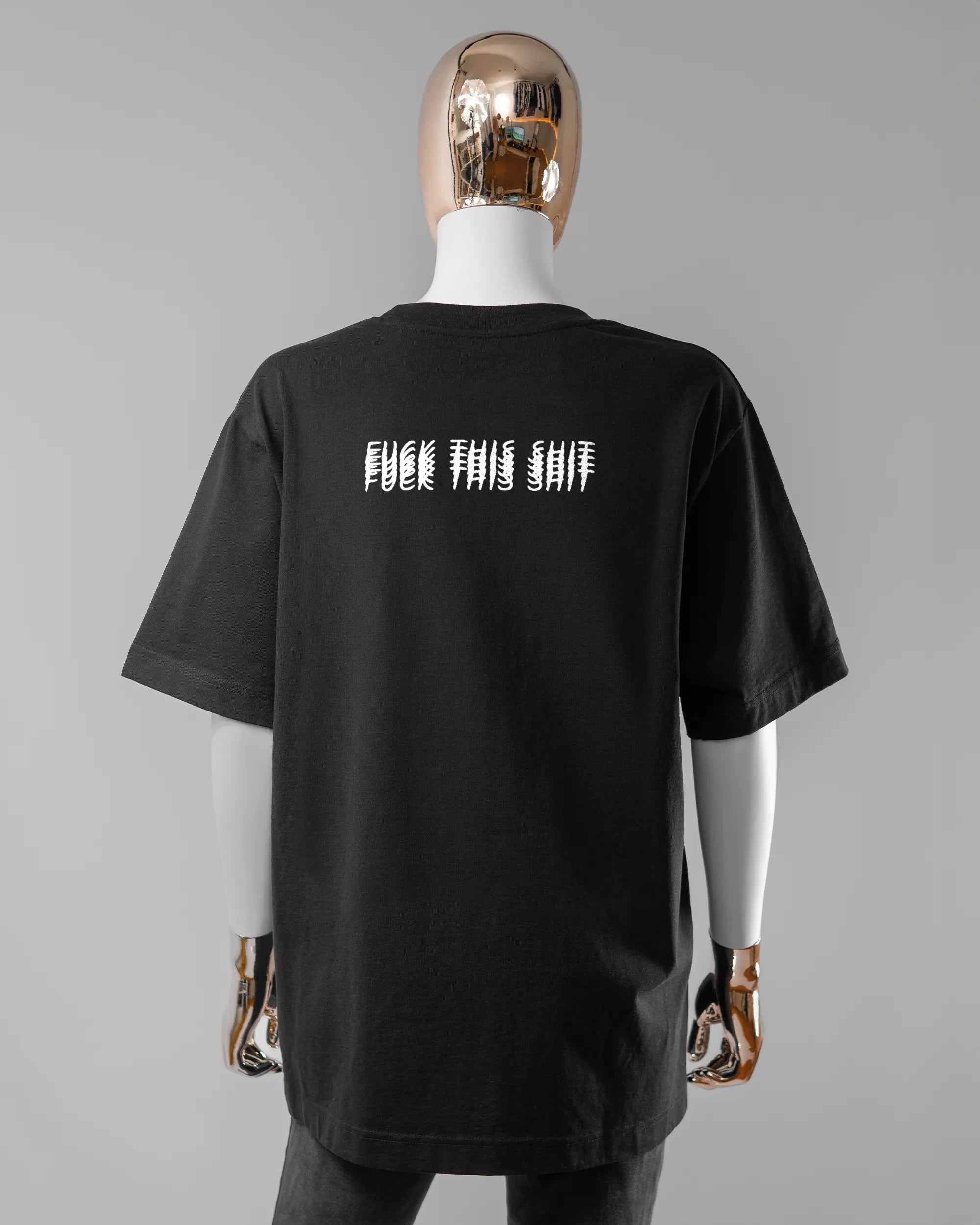 Rückseite des Organic Unisex T-Shirt Heavy Oversized von Maondo mit dem Design Hidden Message in der Farbe Black und in der Größe S getragen von einer femininen Puppe