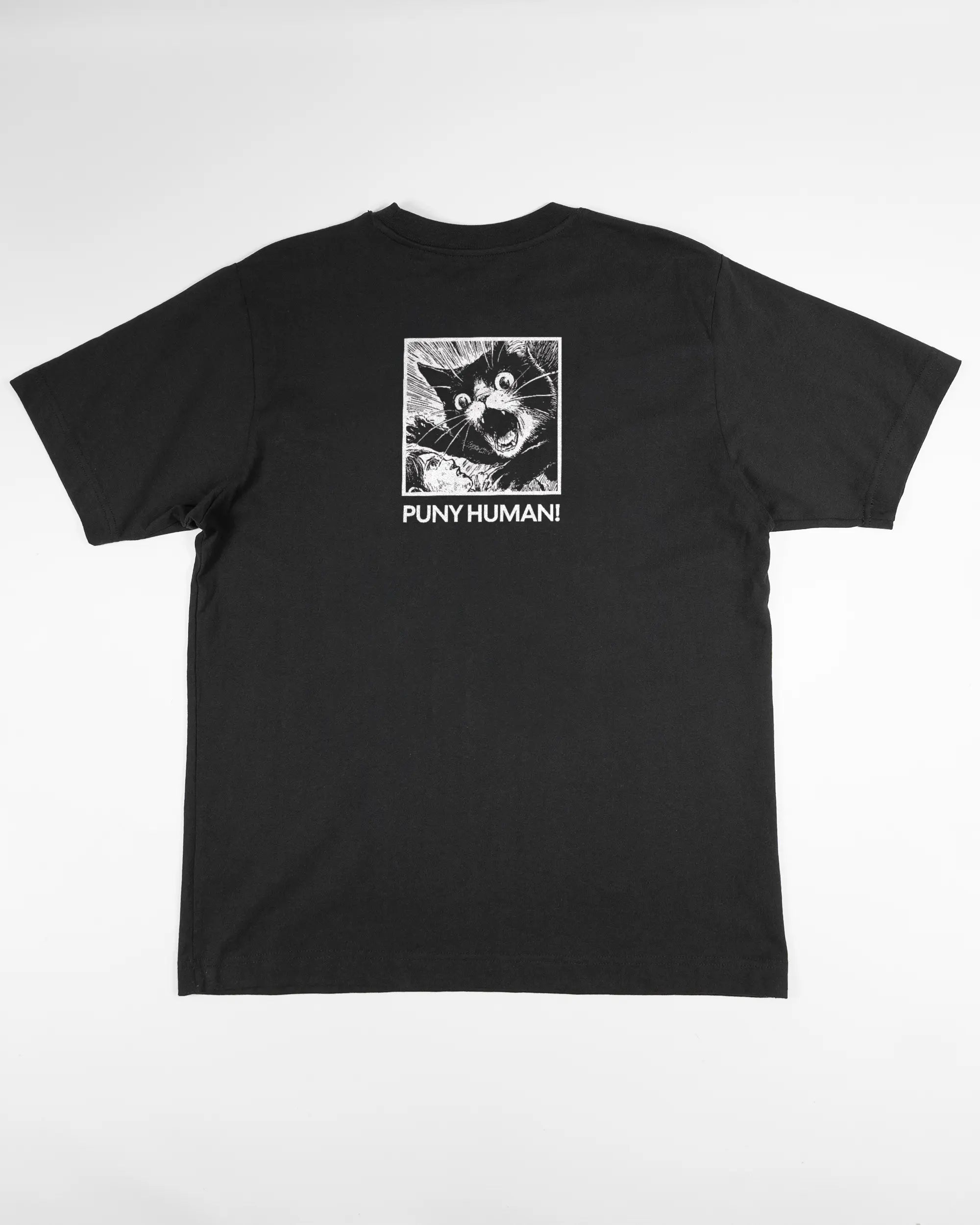 Rückseite des Organic Unisex T-Shirt Heavy Oversized von Maondo mit dem Design Puny Human in der Farbe Black und in der Größe S flach auf den Boden gelegt