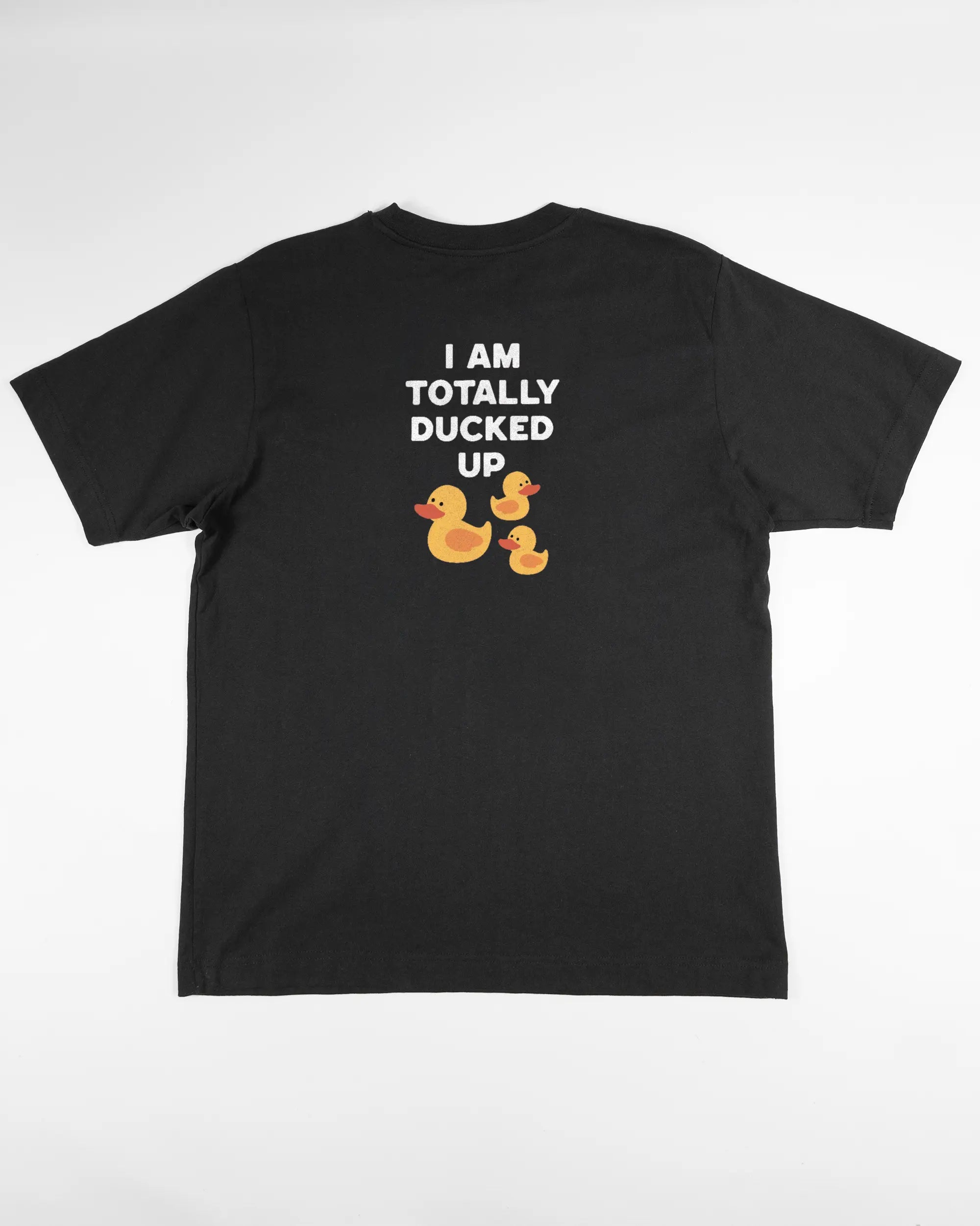 Rückseite des Organic Unisex T-Shirt Heavy Oversized von Maondo mit dem Design Ducked Up in der Farbe Black und in der Größe S flach auf den Boden gelegt