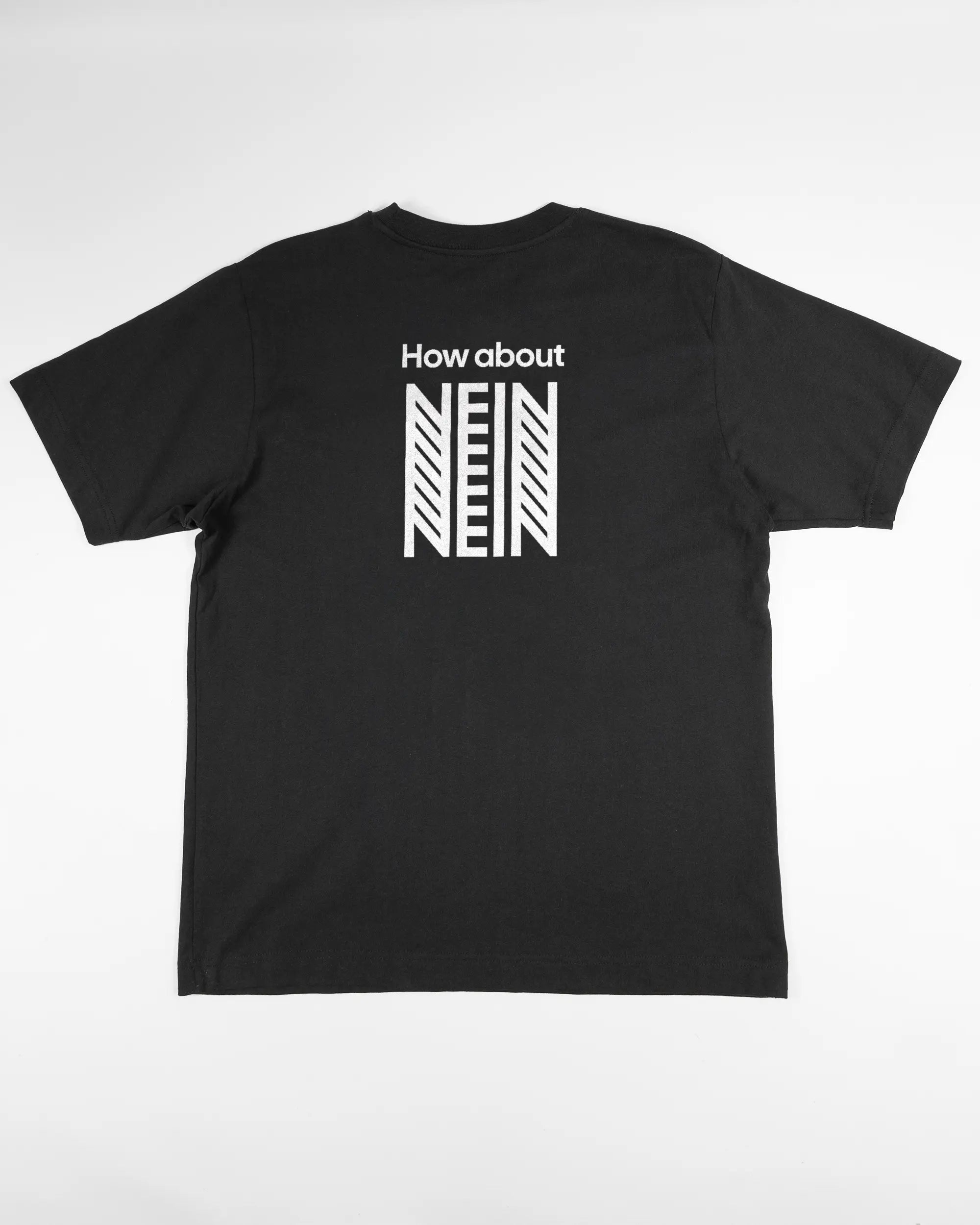 Rückseite des Organic Unisex T-Shirt Heavy Oversized von Maondo mit dem Design How about nein in der Farbe Black und in der Größe S flach auf den Boden gelegt