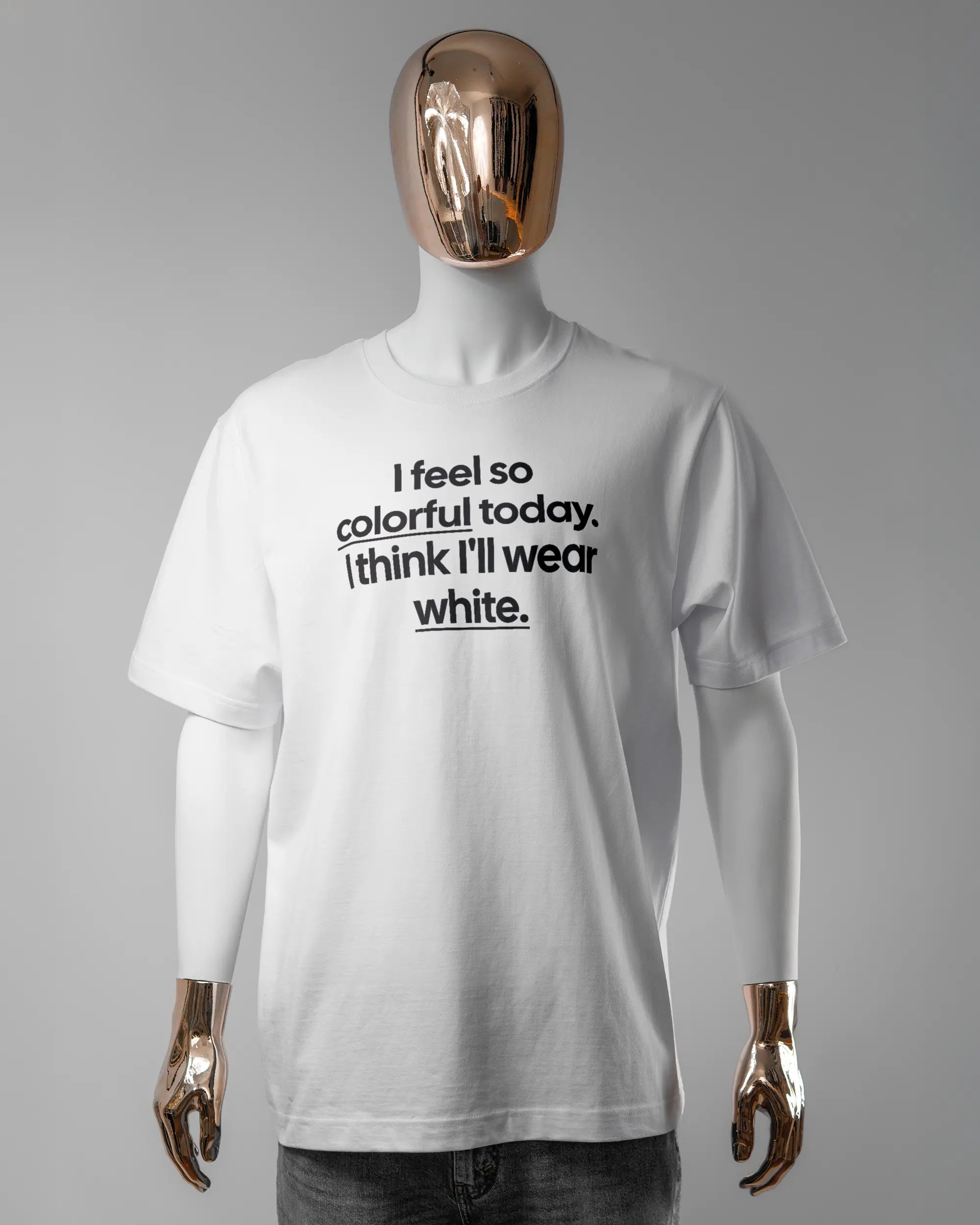 Vorderseite des Organic Unisex T-Shirt Heavy Oversized von Maondo mit dem Design Colorful Day in der Farbe White und in der Größe L getragen von einer maskulinen Puppe