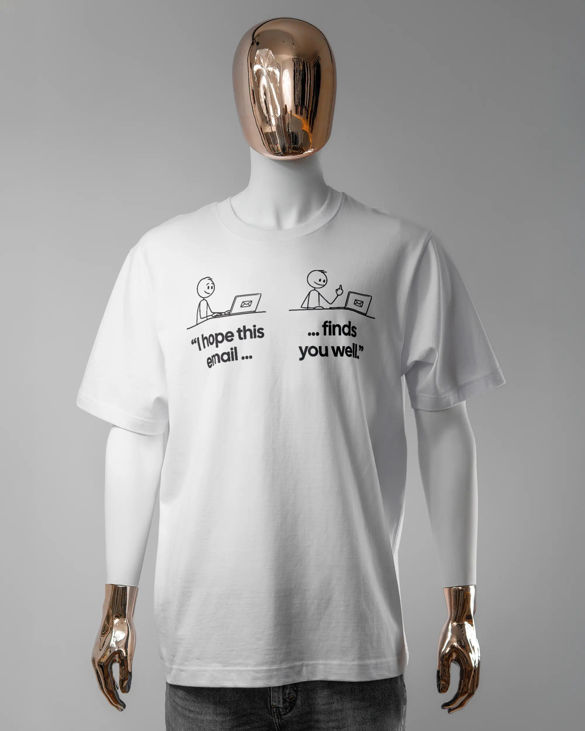 Vorderseite des Organic Unisex T-Shirt Heavy Oversized von Maondo mit dem Design Found me not well in der Farbe White und in der Größe L getragen von einer maskulinen Puppe