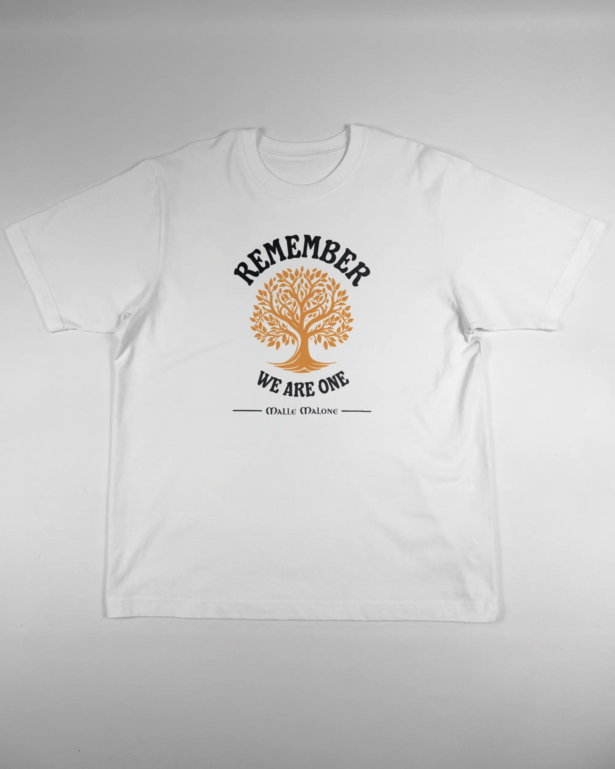 Vorderseite des Organic Unisex T-Shirt Heavy Oversized von Maondo mit dem Design We are one in der Farbe White und in der Größe L flach auf den Boden gelegt