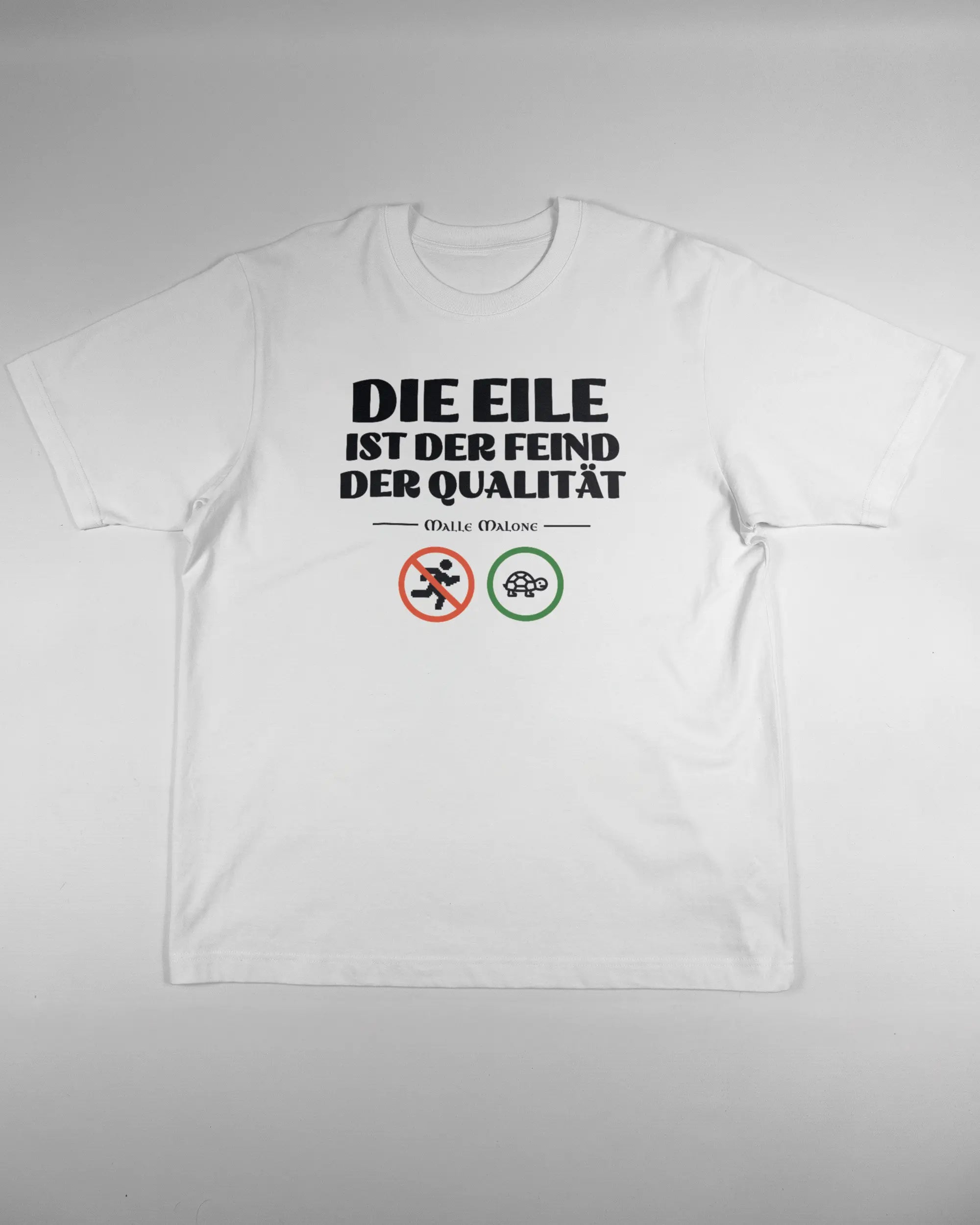 Vorderseite des Organic Unisex T-Shirt Heavy Oversized von Maondo mit dem Design Keine Eile in der Farbe White und in der Größe L flach auf den Boden gelegt