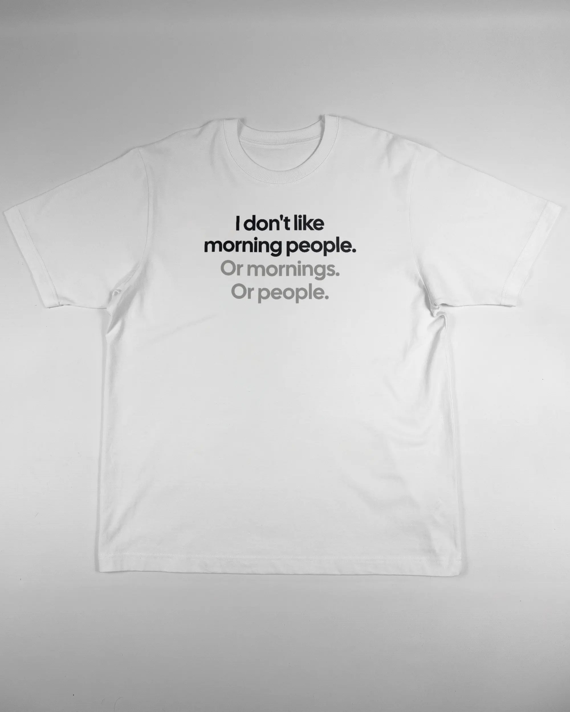 Vorderseite des Organic Unisex T-Shirt Heavy Oversized von Maondo mit dem Design Morning Person in der Farbe White und in der Größe L flach auf den Boden gelegt