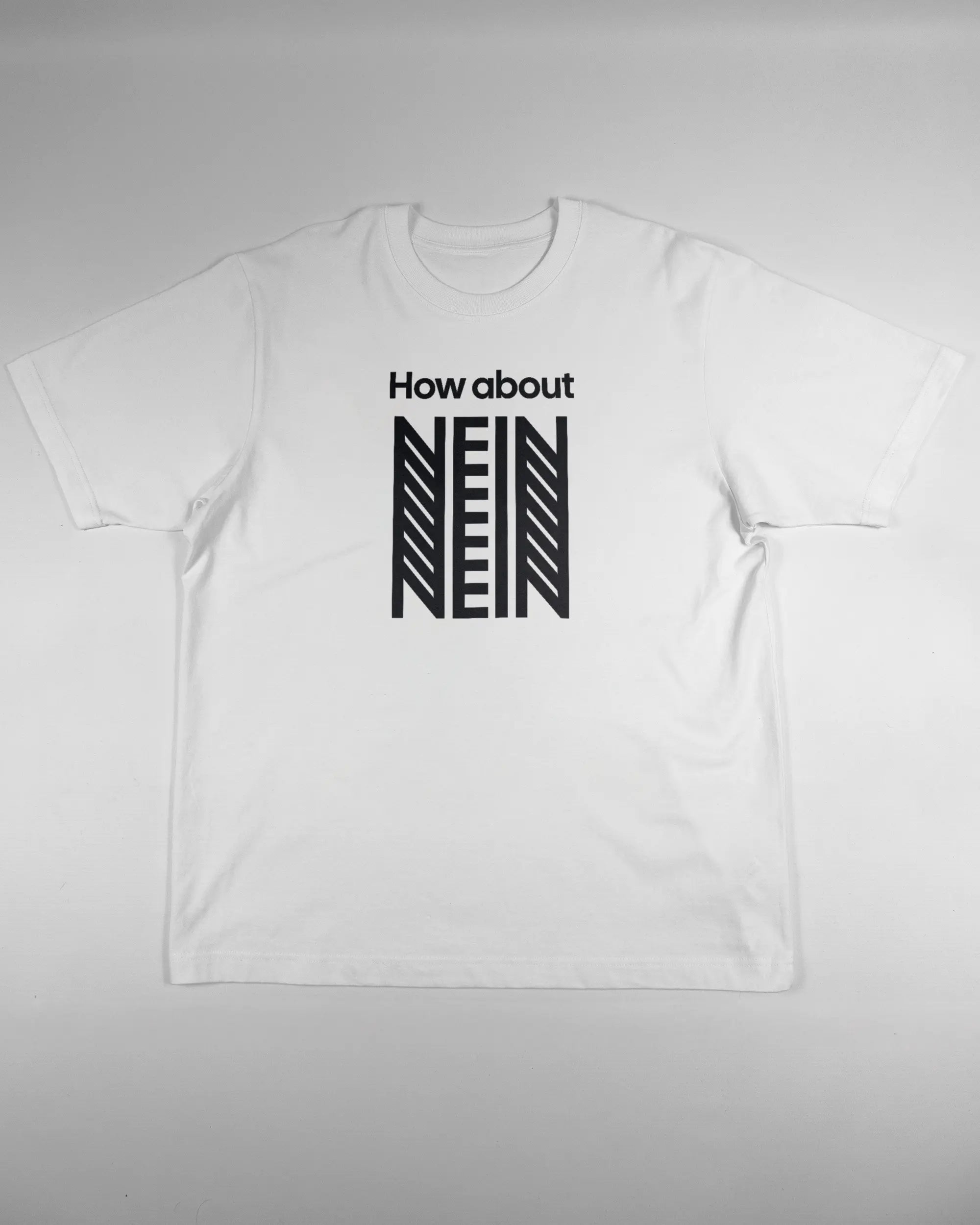 Vorderseite des Organic Unisex T-Shirt Heavy Oversized von Maondo mit dem Design How about nein in der Farbe White und in der Größe L flach auf den Boden gelegt