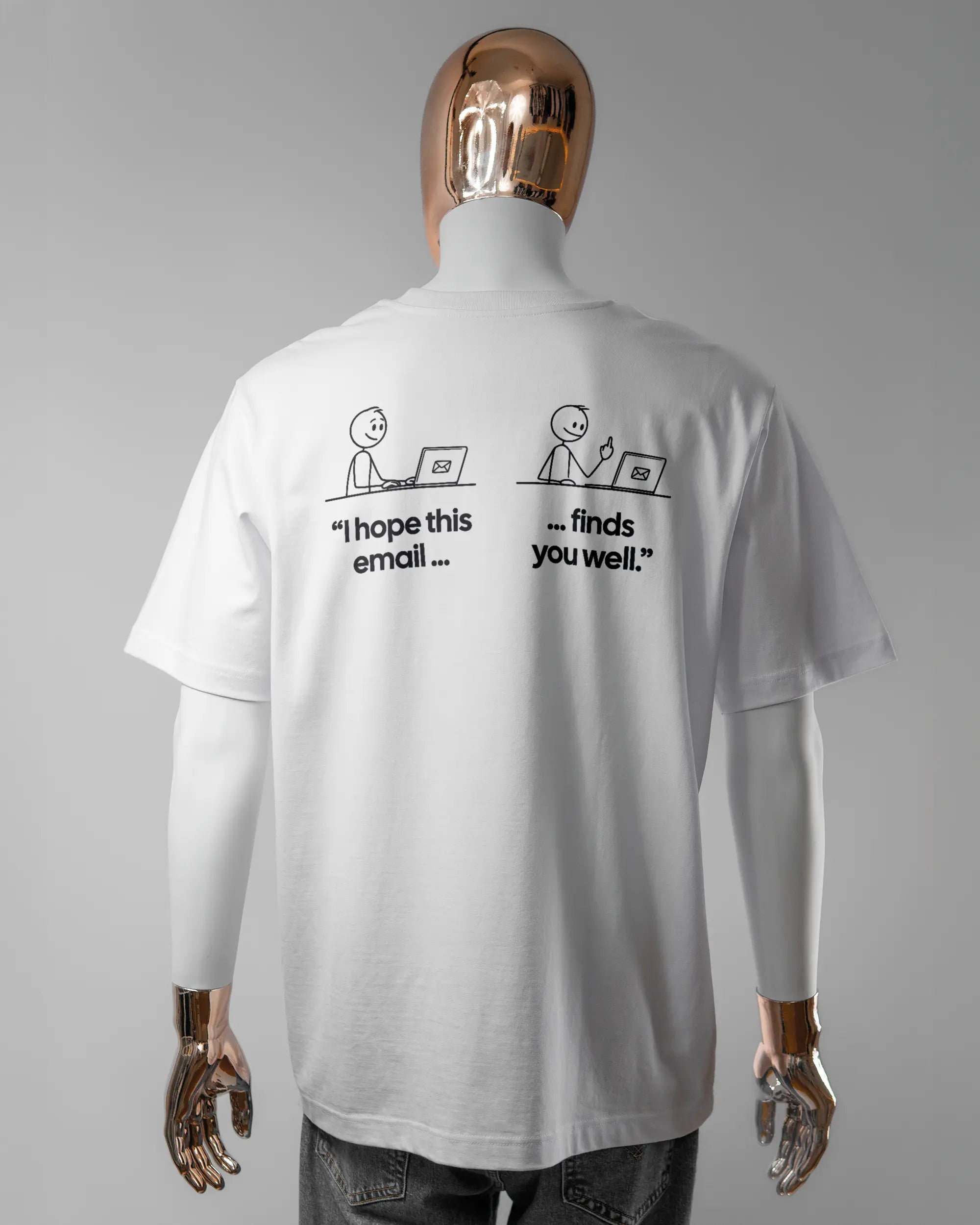 Rückseite des Organic Unisex T-Shirt Heavy Oversized von Maondo mit dem Design Found me not well in der Farbe White und in der Größe L getragen von einer maskulinen Puppe