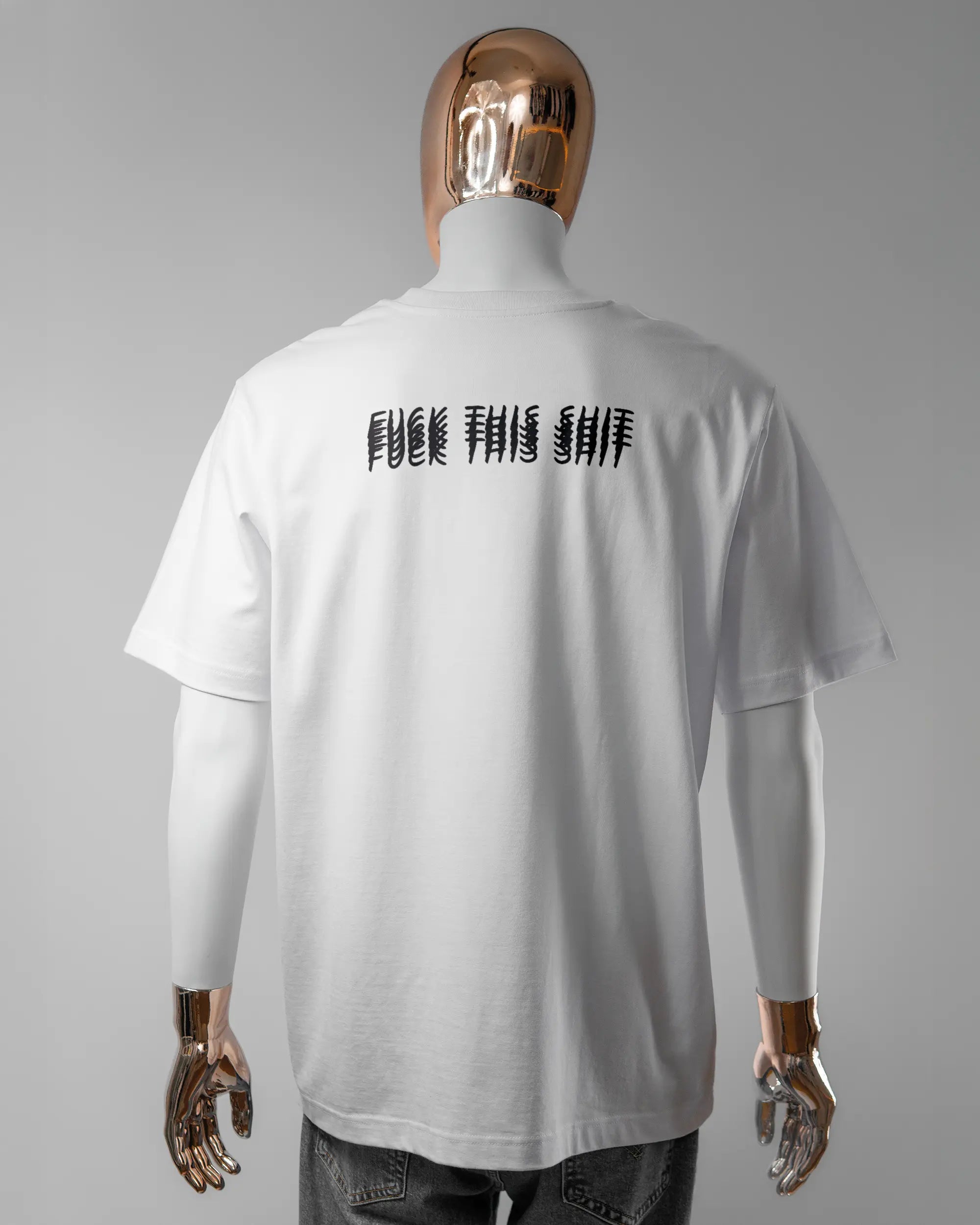 Rückseite des Organic Unisex T-Shirt Heavy Oversized von Maondo mit dem Design Hidden Message in der Farbe White und in der Größe L getragen von einer maskulinen Puppe
