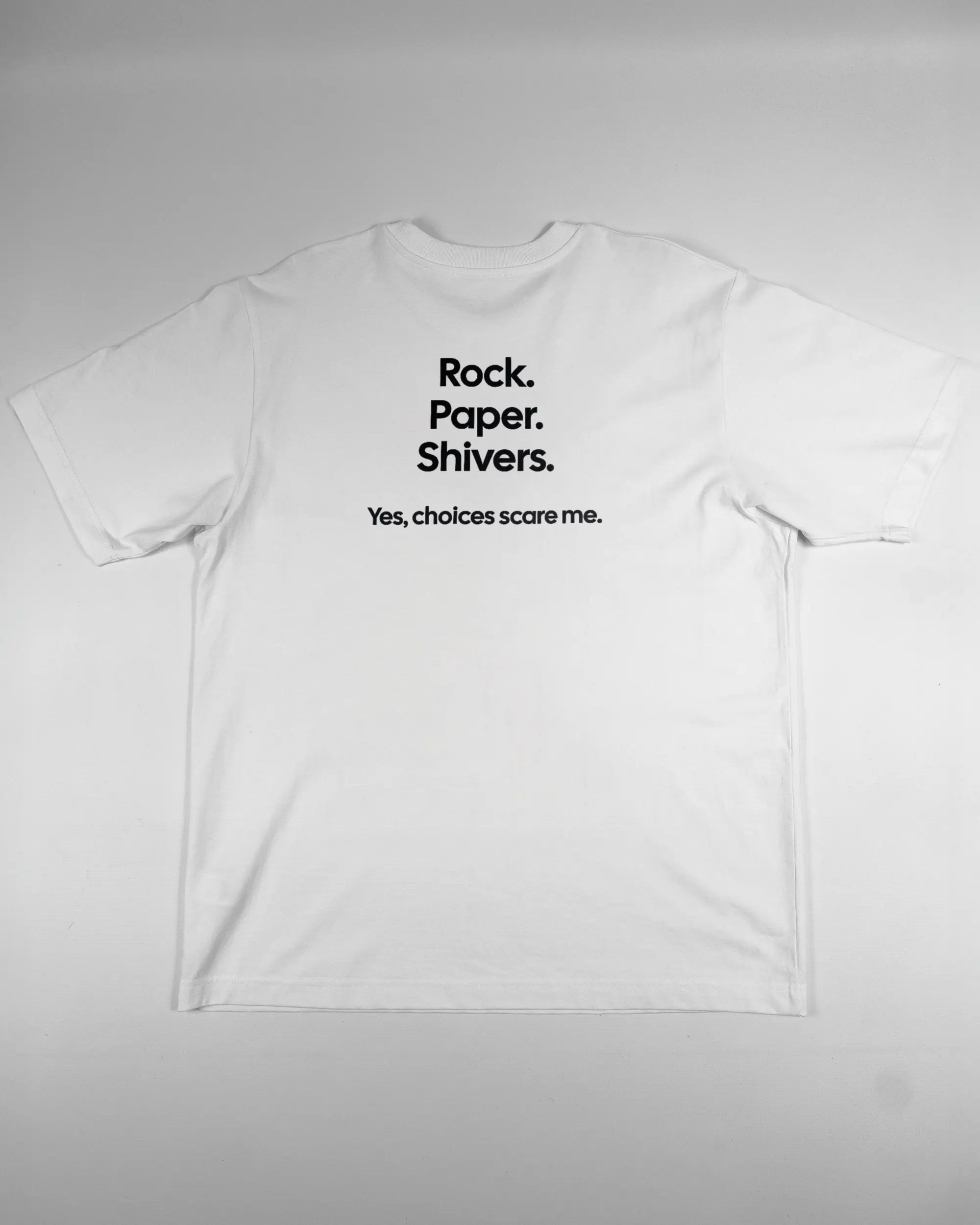 Rückseite des Organic Unisex T-Shirt Heavy Oversized von Maondo mit dem Design Rock Paper Shivers in der Farbe White und in der Größe L flach auf den Boden gelegt