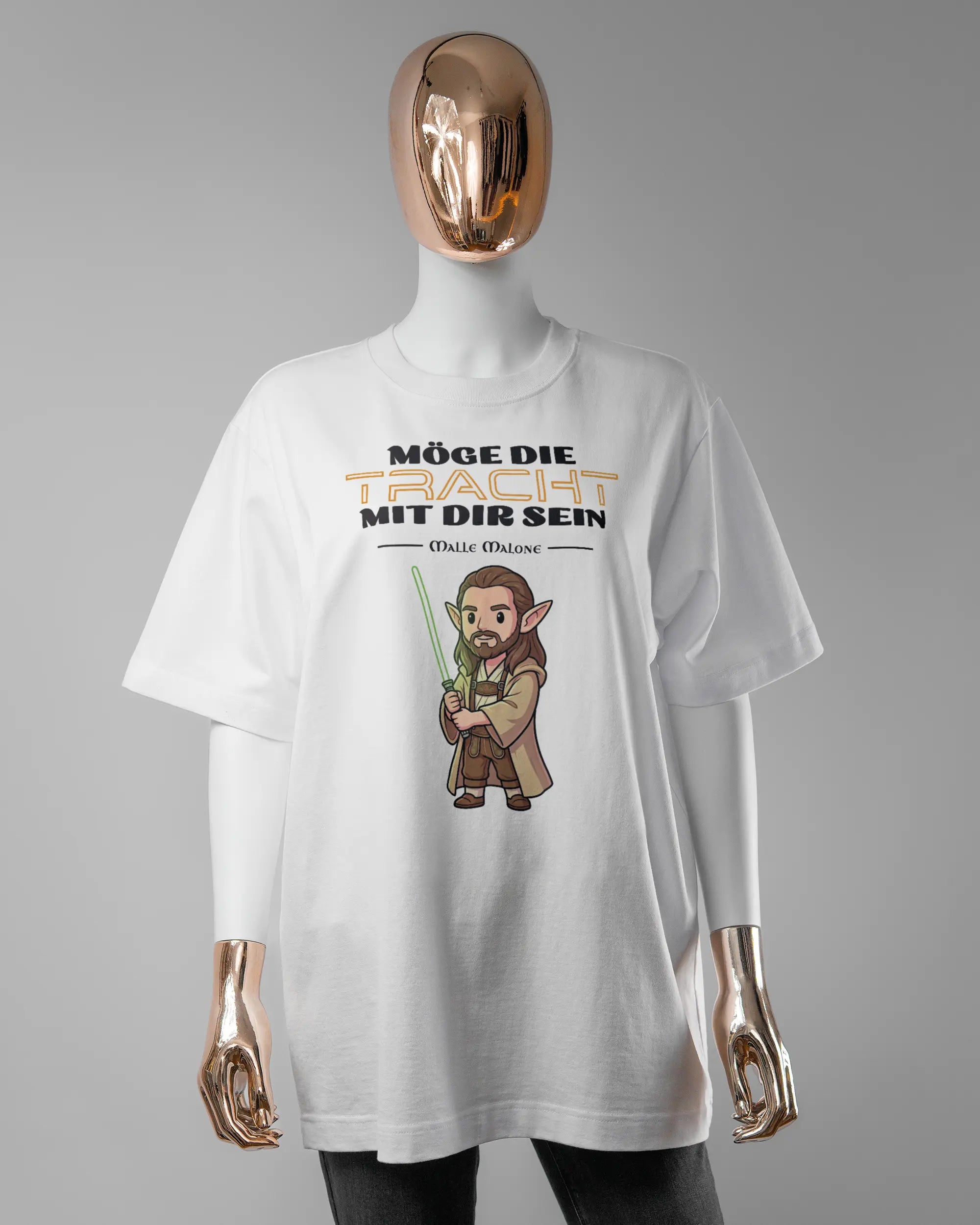 Vorderseite des Organic Unisex T-Shirt Heavy Oversized von Maondo mit dem Design Tracht mit dir in der Farbe White und in der Größe S getragen von einer femininen Puppe