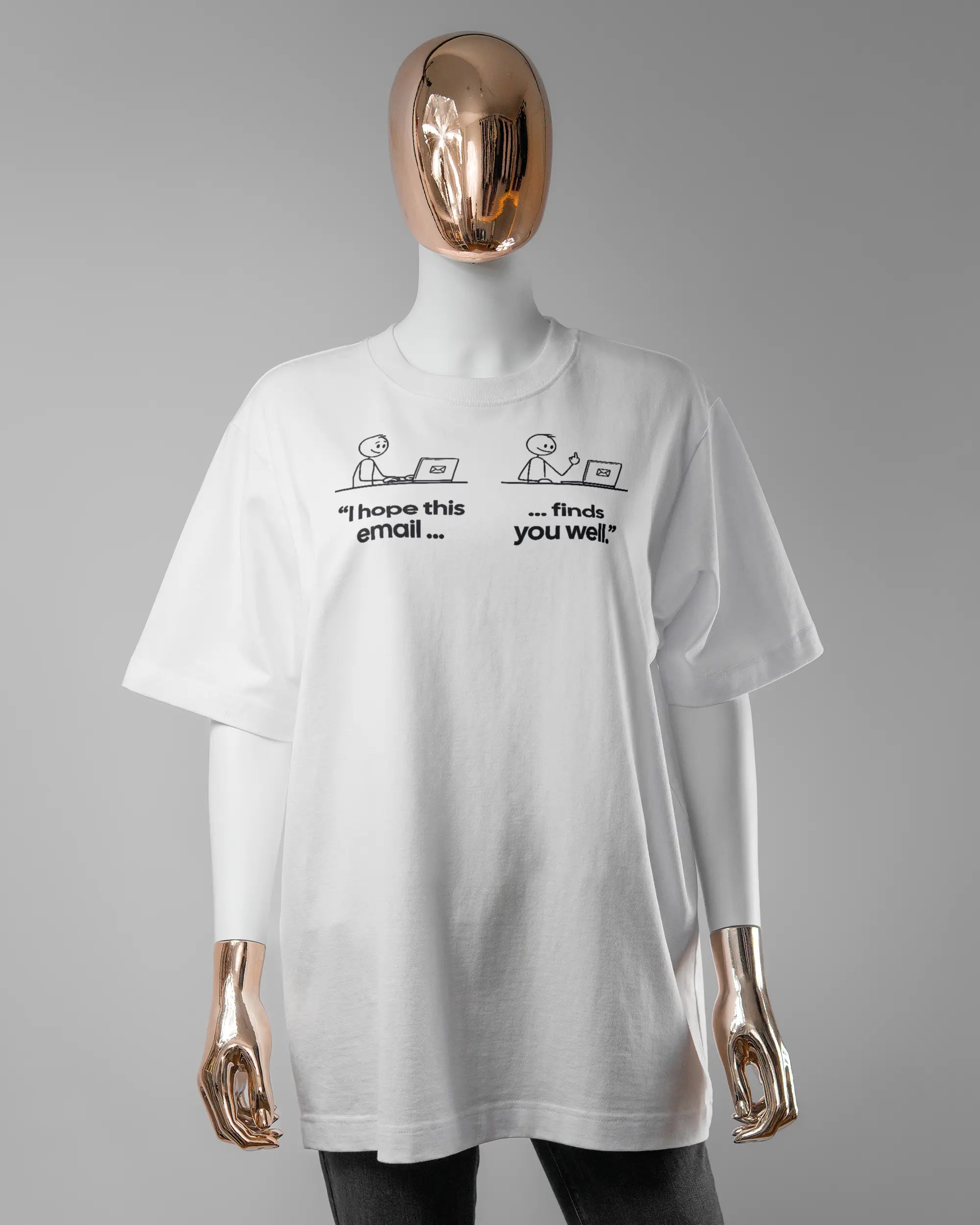 Vorderseite des Organic Unisex T-Shirt Heavy Oversized von Maondo mit dem Design Found me not well in der Farbe White und in der Größe S getragen von einer femininen Puppe