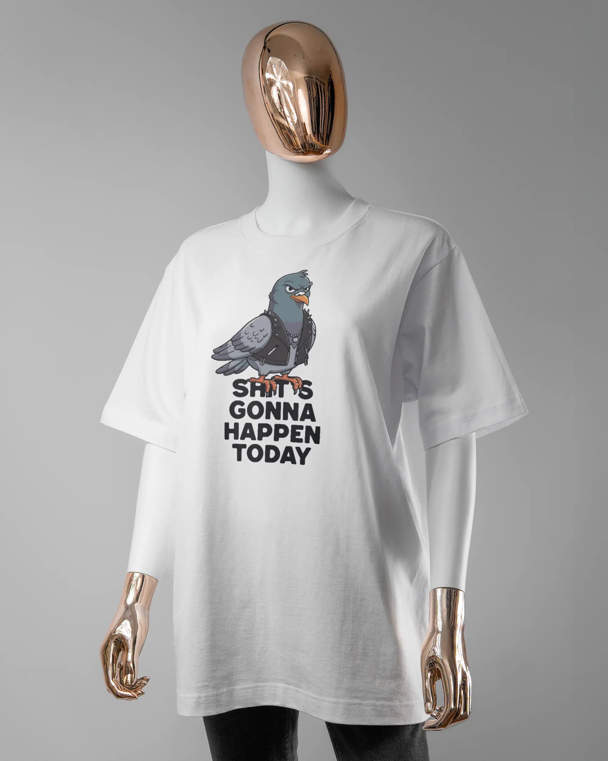 Vorderseite des Organic Unisex T-Shirt Heavy Oversized von Maondo mit dem Design Pigeon Pun in der Farbe White und in der Größe S getragen von einer femininen Puppe