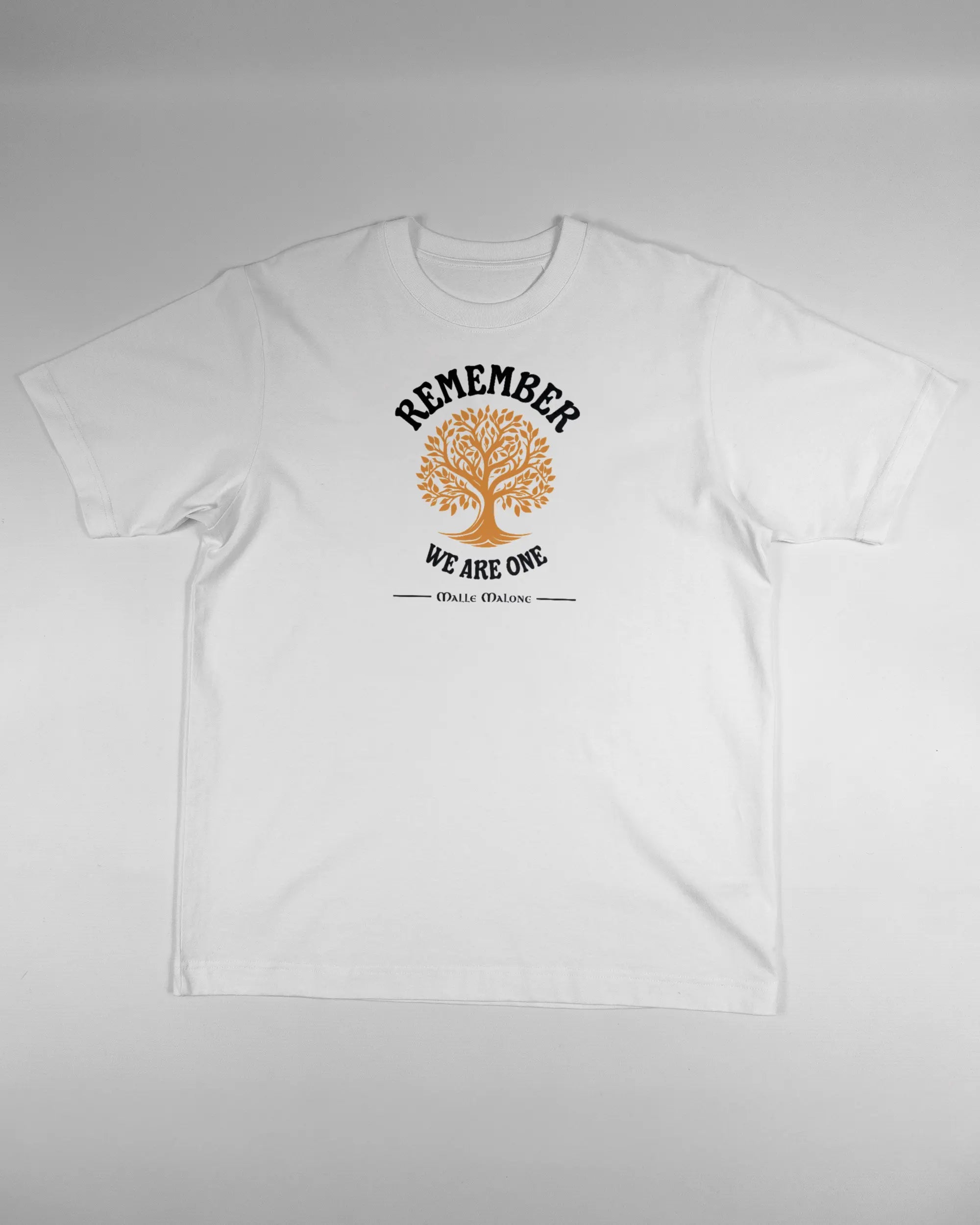 Vorderseite des Organic Unisex T-Shirt Heavy Oversized von Maondo mit dem Design We are one in der Farbe White und in der Größe S flach auf den Boden gelegt