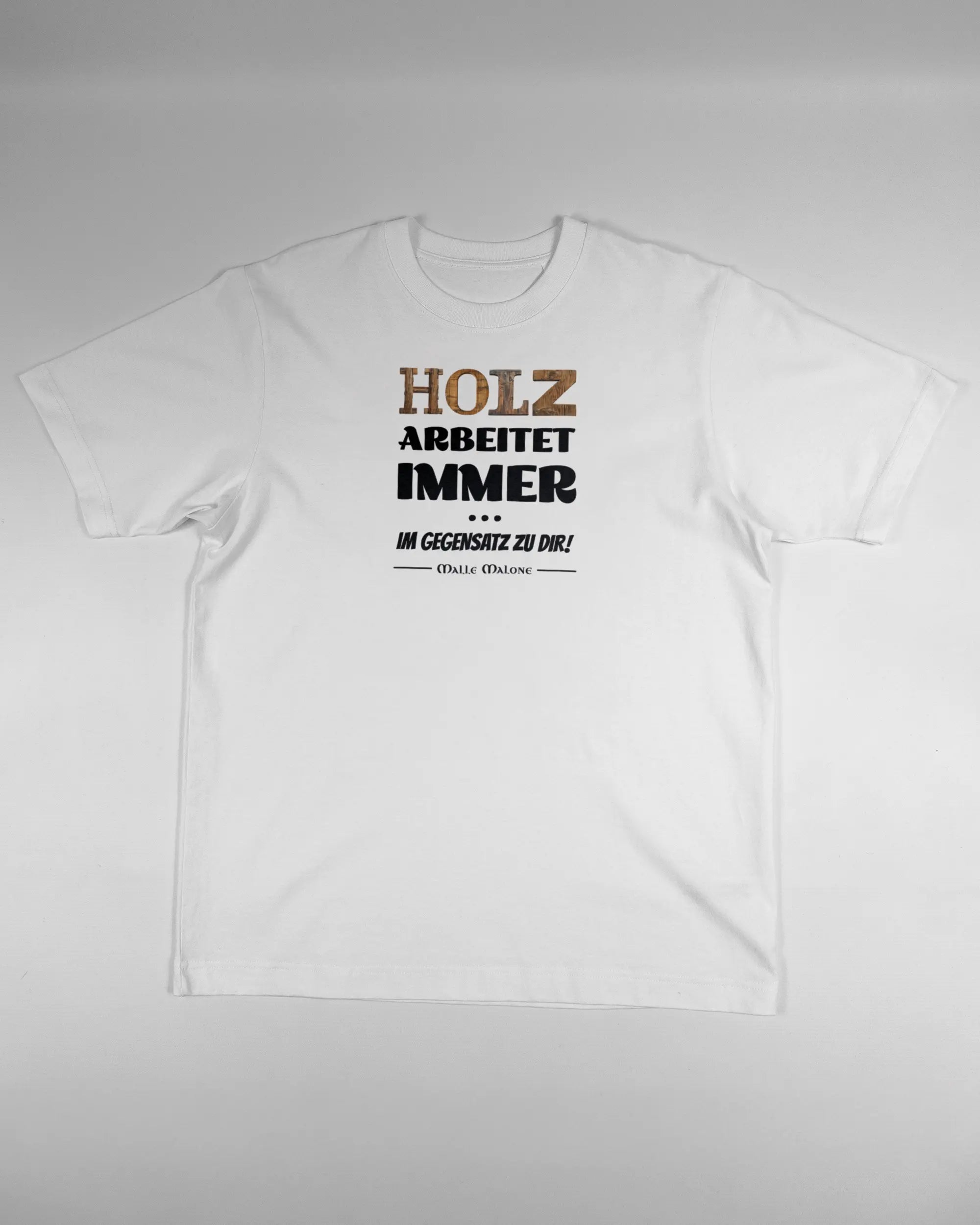 Vorderseite des Organic Unisex T-Shirt Heavy Oversized von Maondo mit dem Design Holzarbeit in der Farbe White und in der Größe S flach auf den Boden gelegt