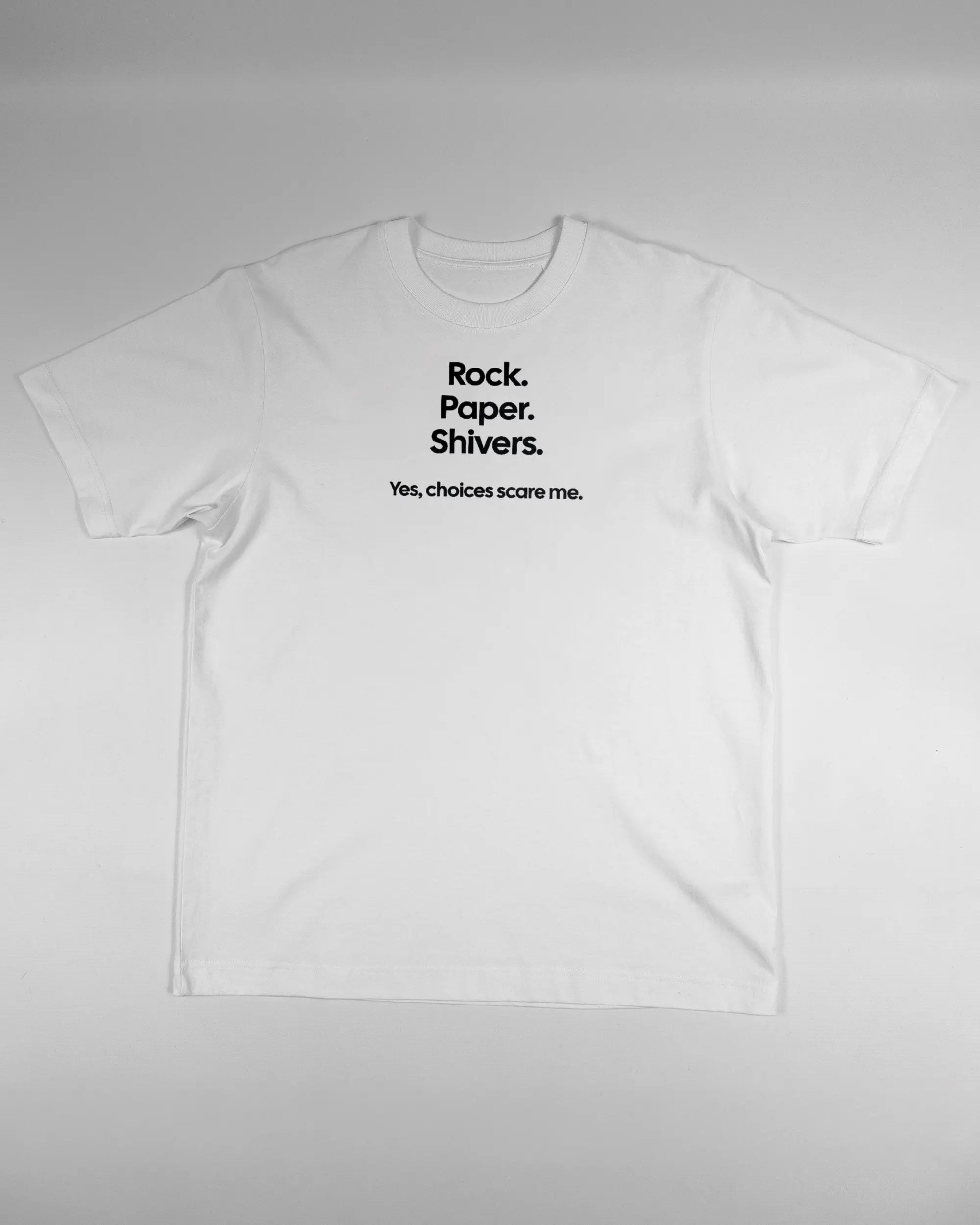 Vorderseite des Organic Unisex T-Shirt Heavy Oversized von Maondo mit dem Design Rock Paper Shivers in der Farbe White und in der Größe S flach auf den Boden gelegt